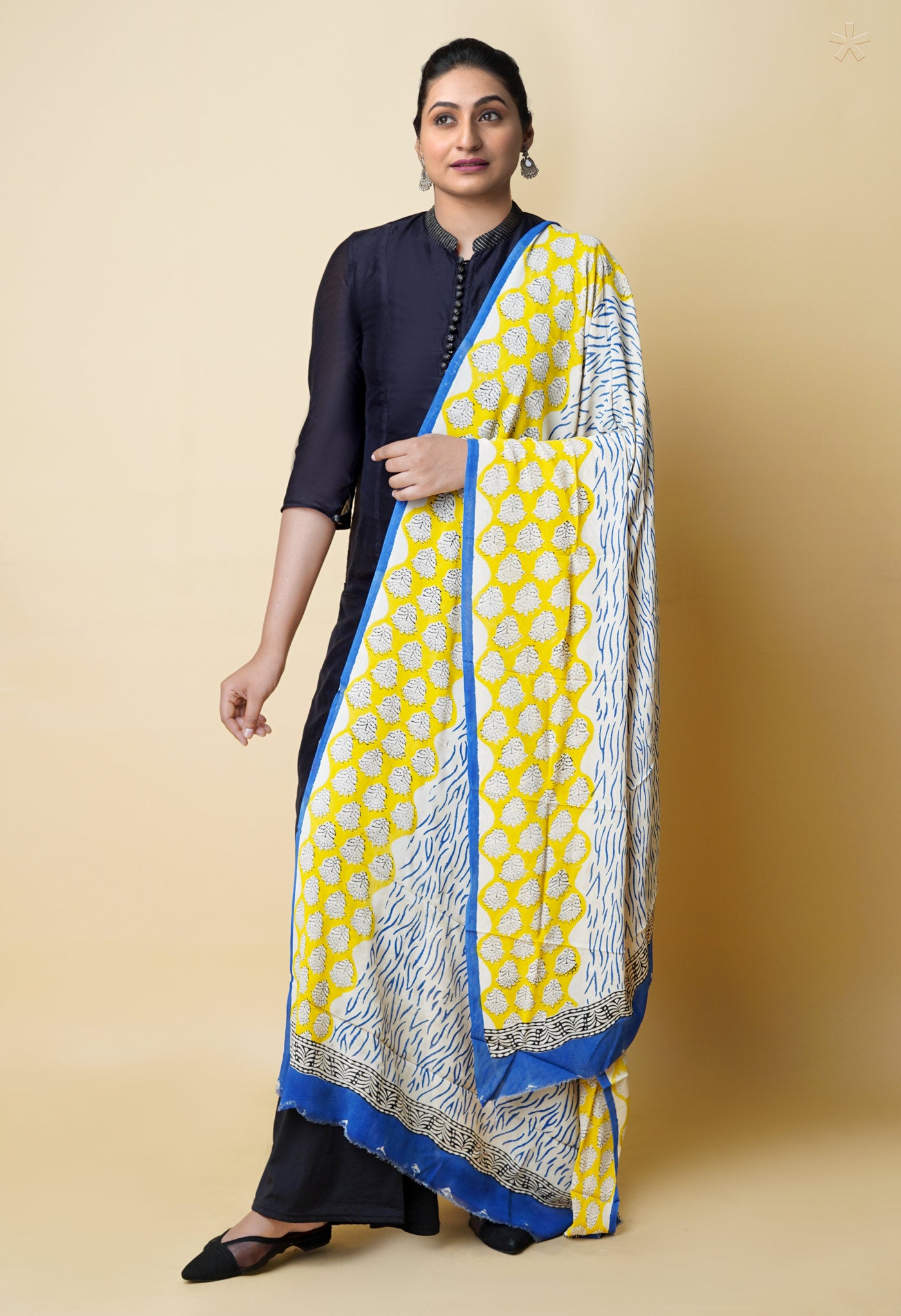 Half White Pure Batik Printed Georgette Dupatta–UDS5263