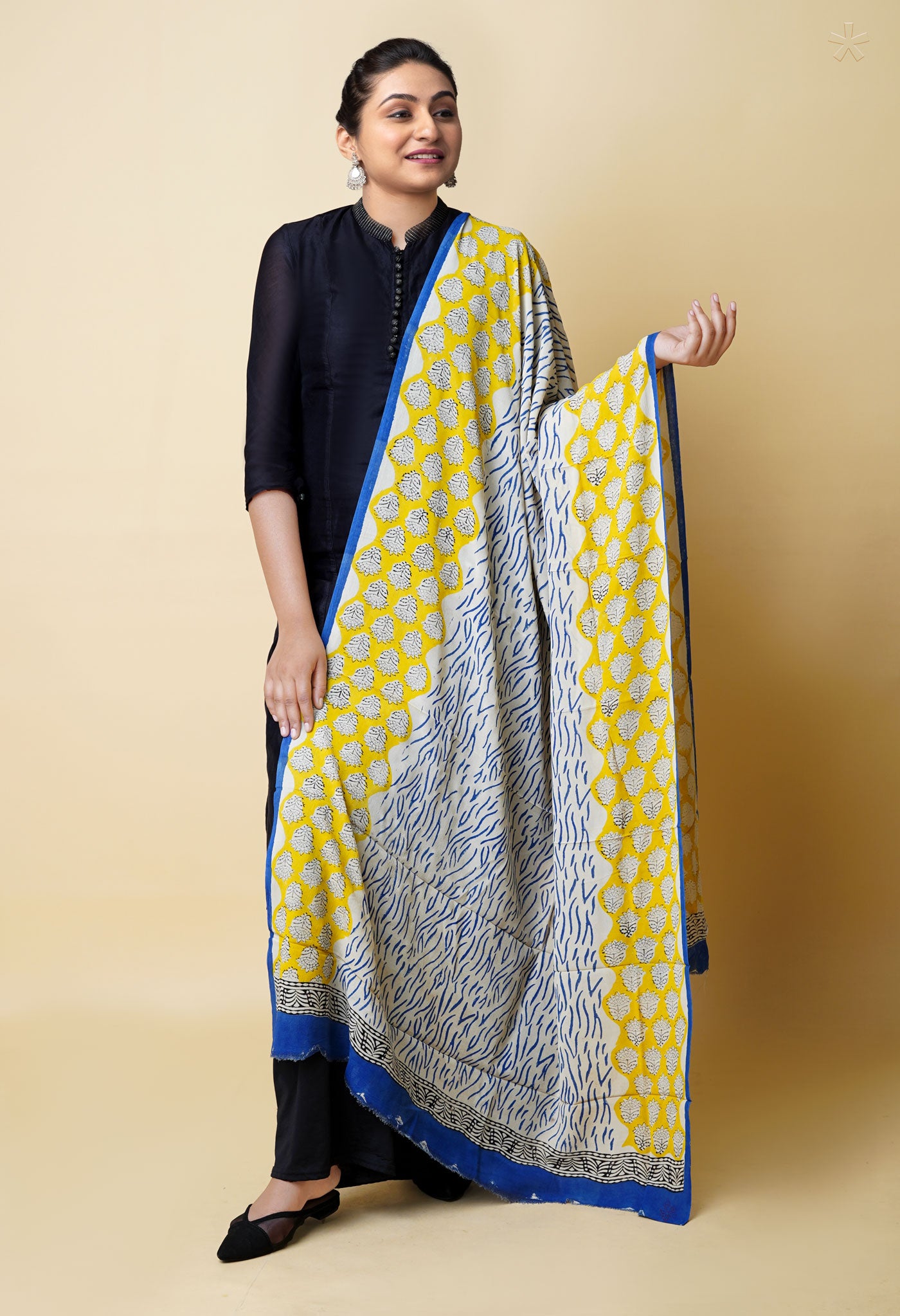 Half White Pure Batik Printed Georgette Dupatta–UDS5263