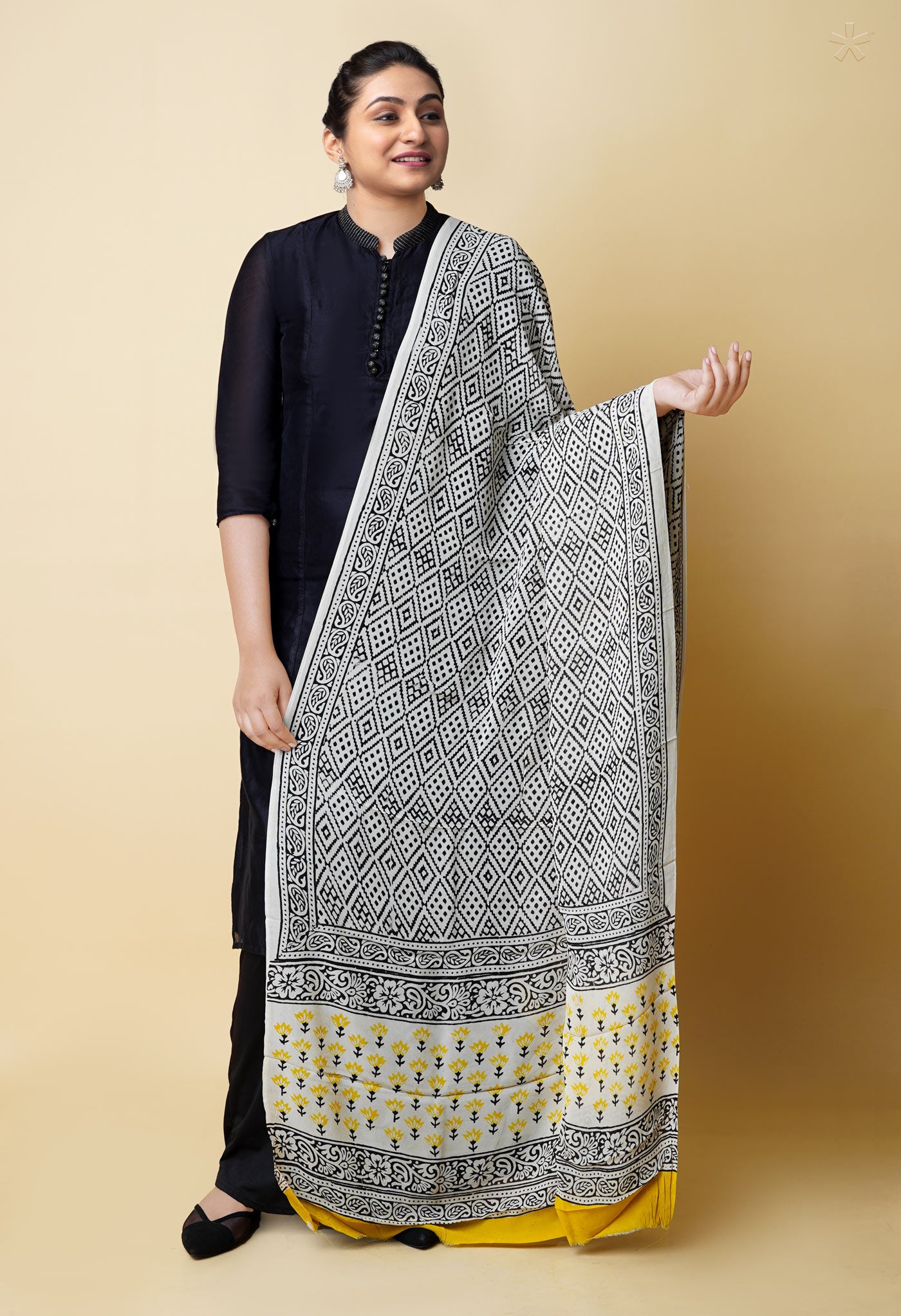 Half White Pure Batik Printed Georgette Dupatta–UDS5267