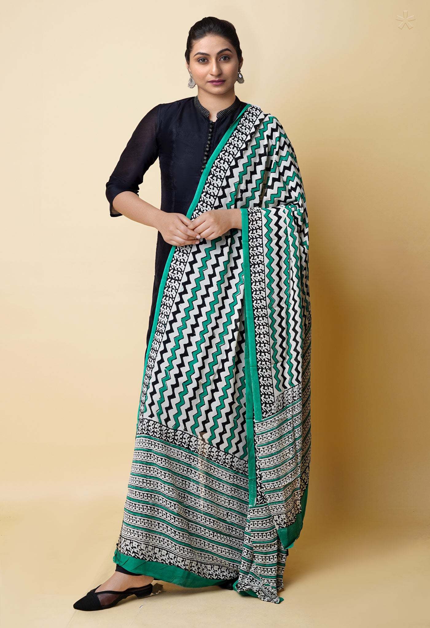 Half White Pure Batik Printed Georgette Dupatta–UDS5269