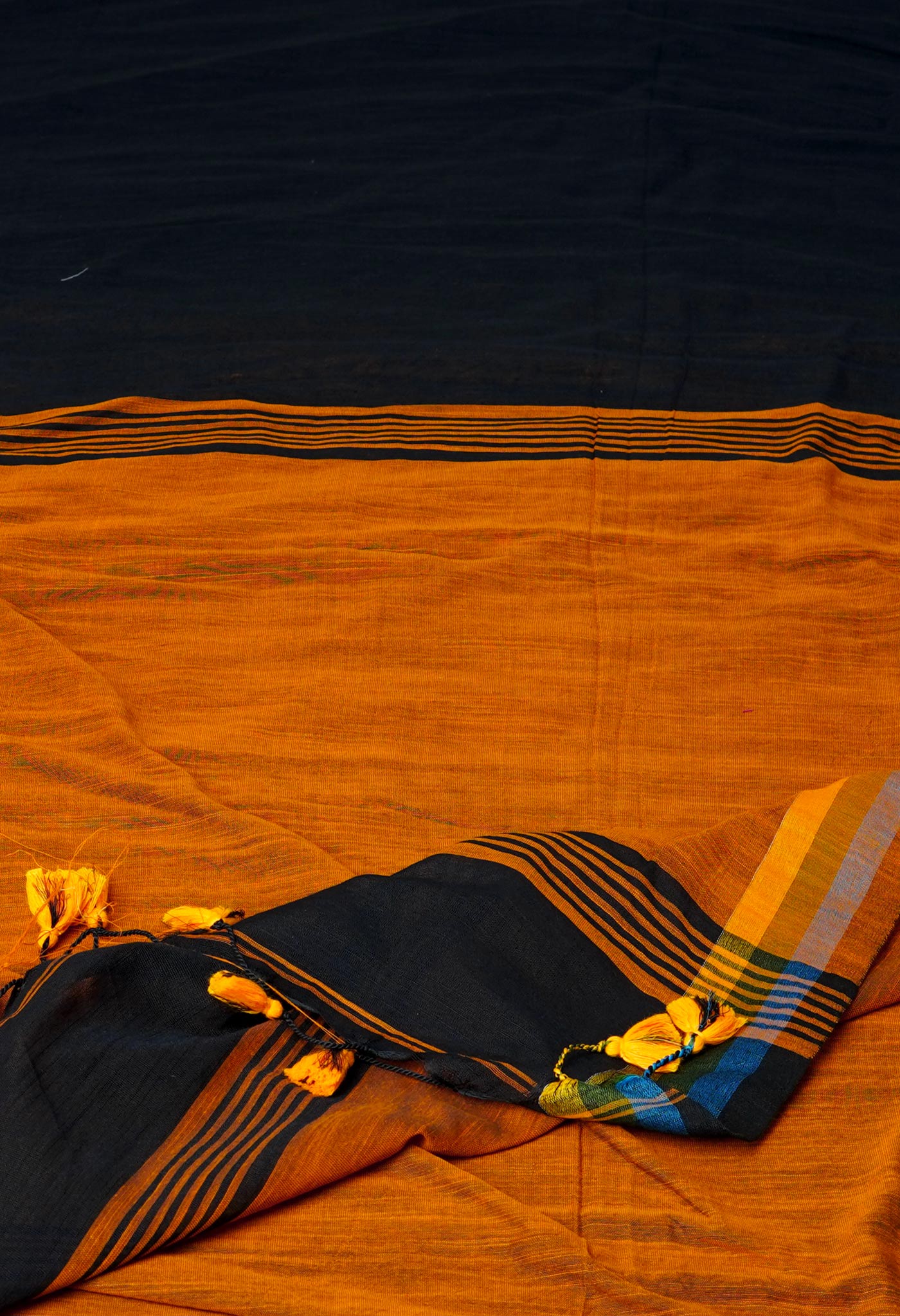 Black-Bronze Orange Pure  Plain With Contrast Pallu Cotton  Linen Saree With Tassels-UNM72855