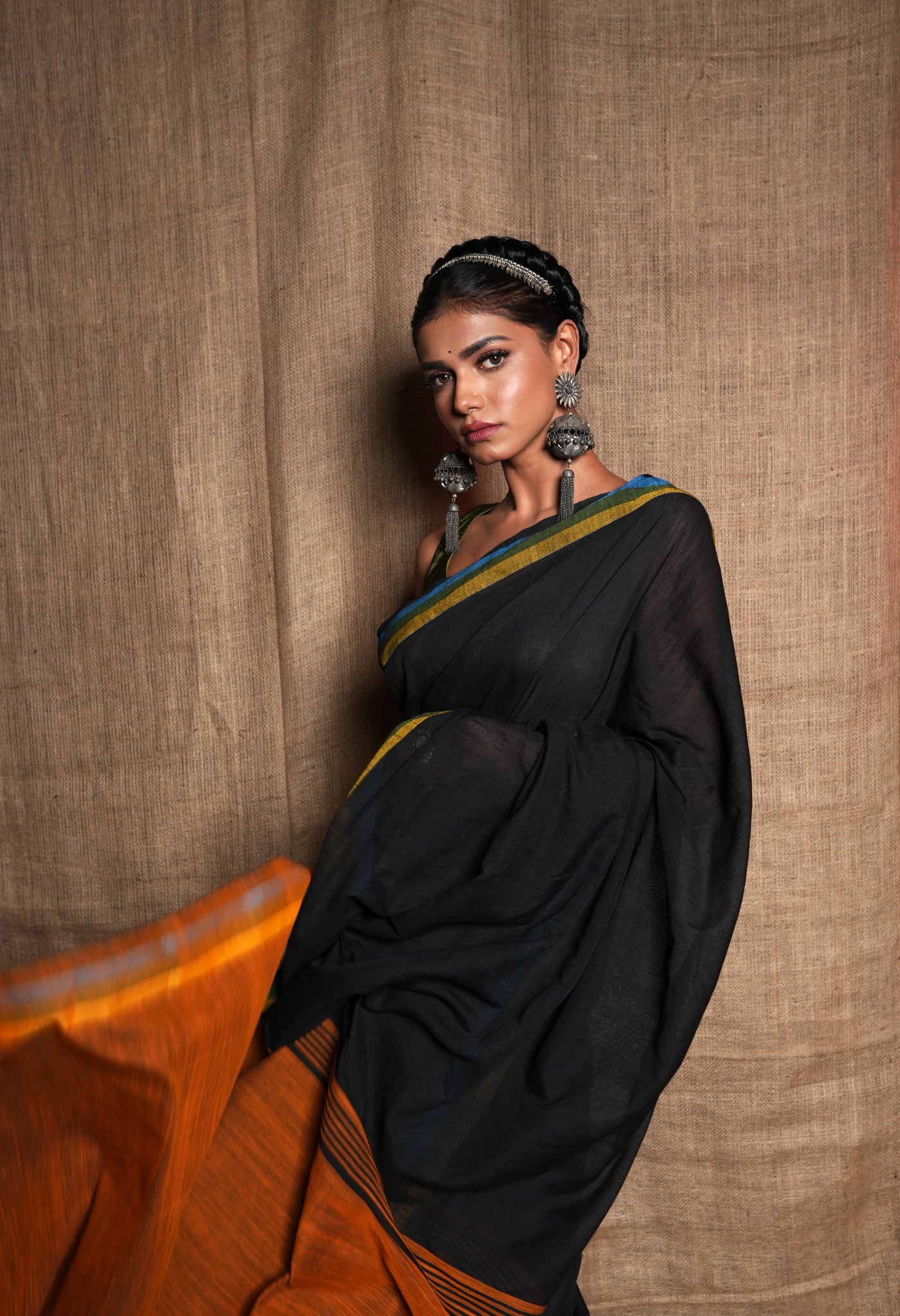 Black-Bronze Orange Pure  Plain With Contrast Pallu Cotton  Linen Saree With Tassels-UNM72855