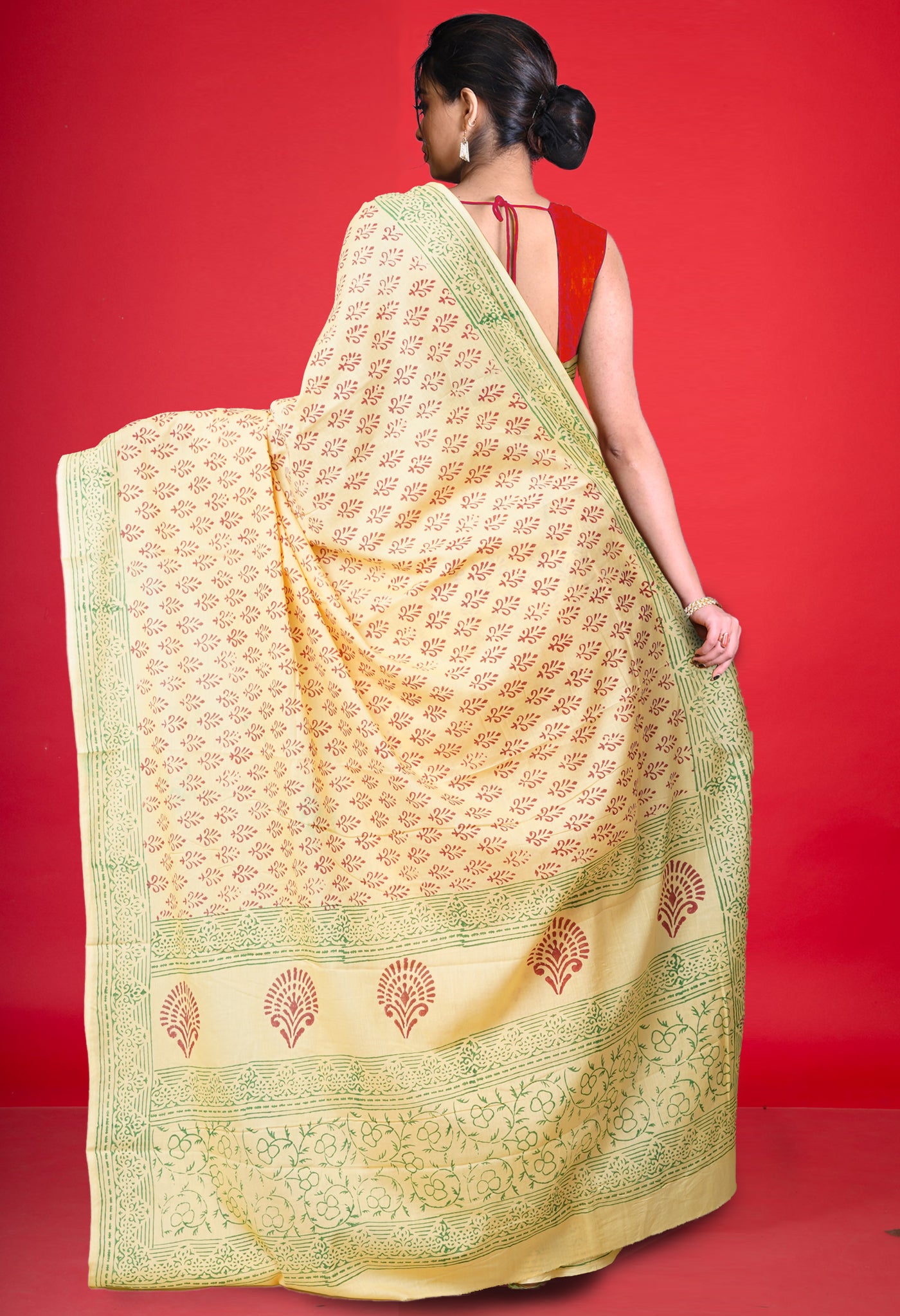 Cream Pure  Block Printed Soft Cotton Saree-UNM78483