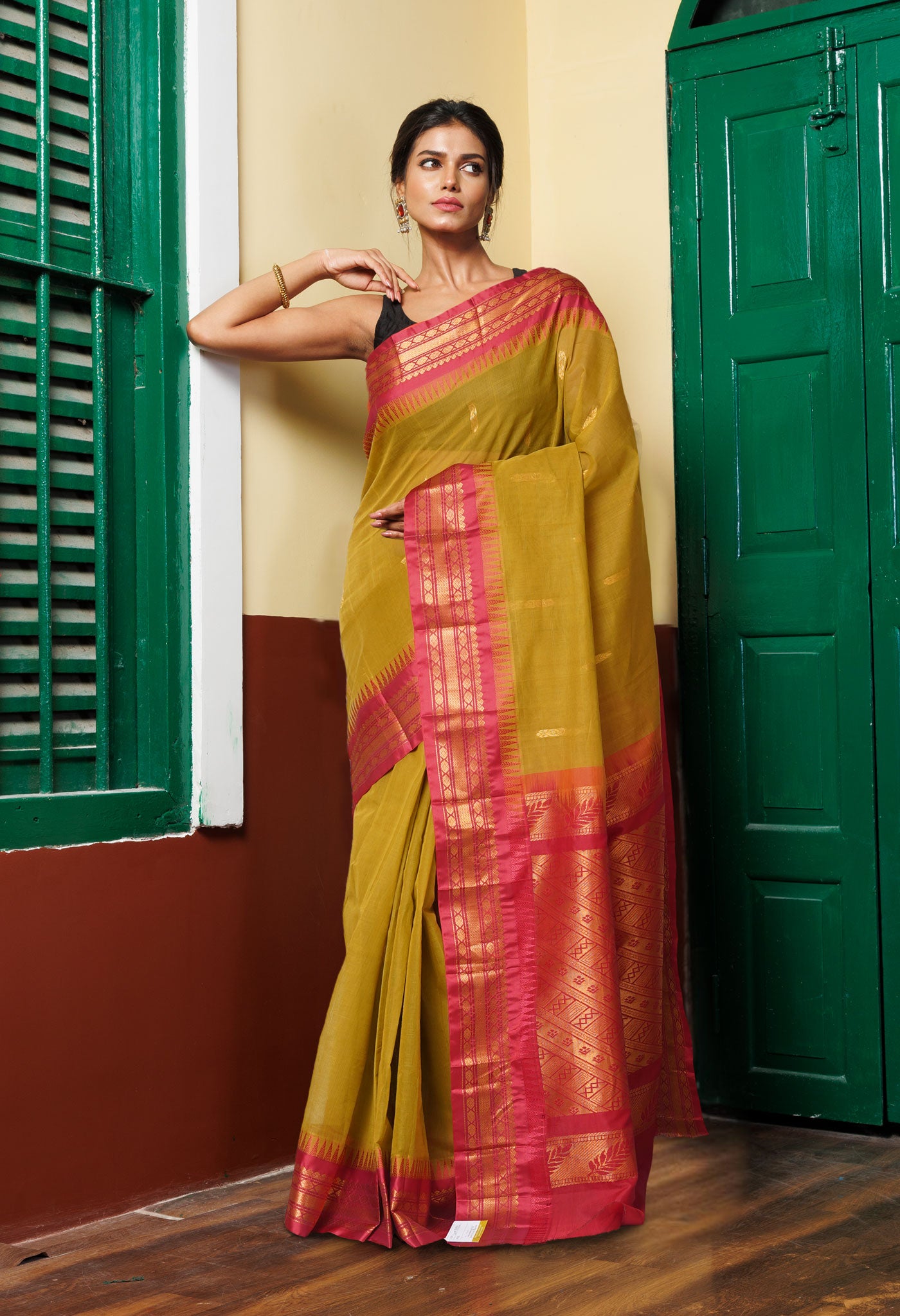 Mehindi Green-Red Pure Handloom Gadwal Cotton Saree-UNM80592