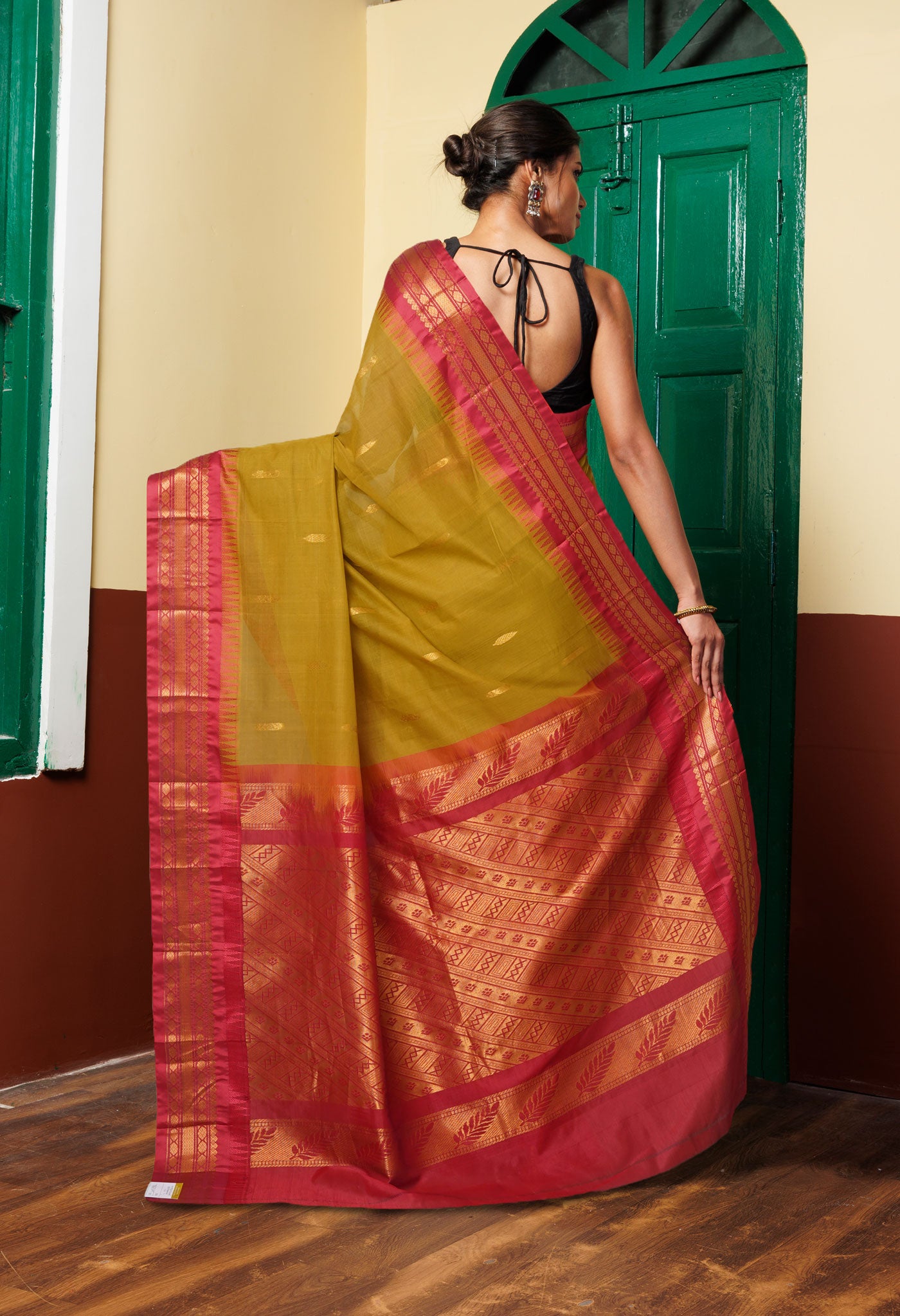 Mehindi Green-Red Pure Handloom Gadwal Cotton Saree-UNM80592