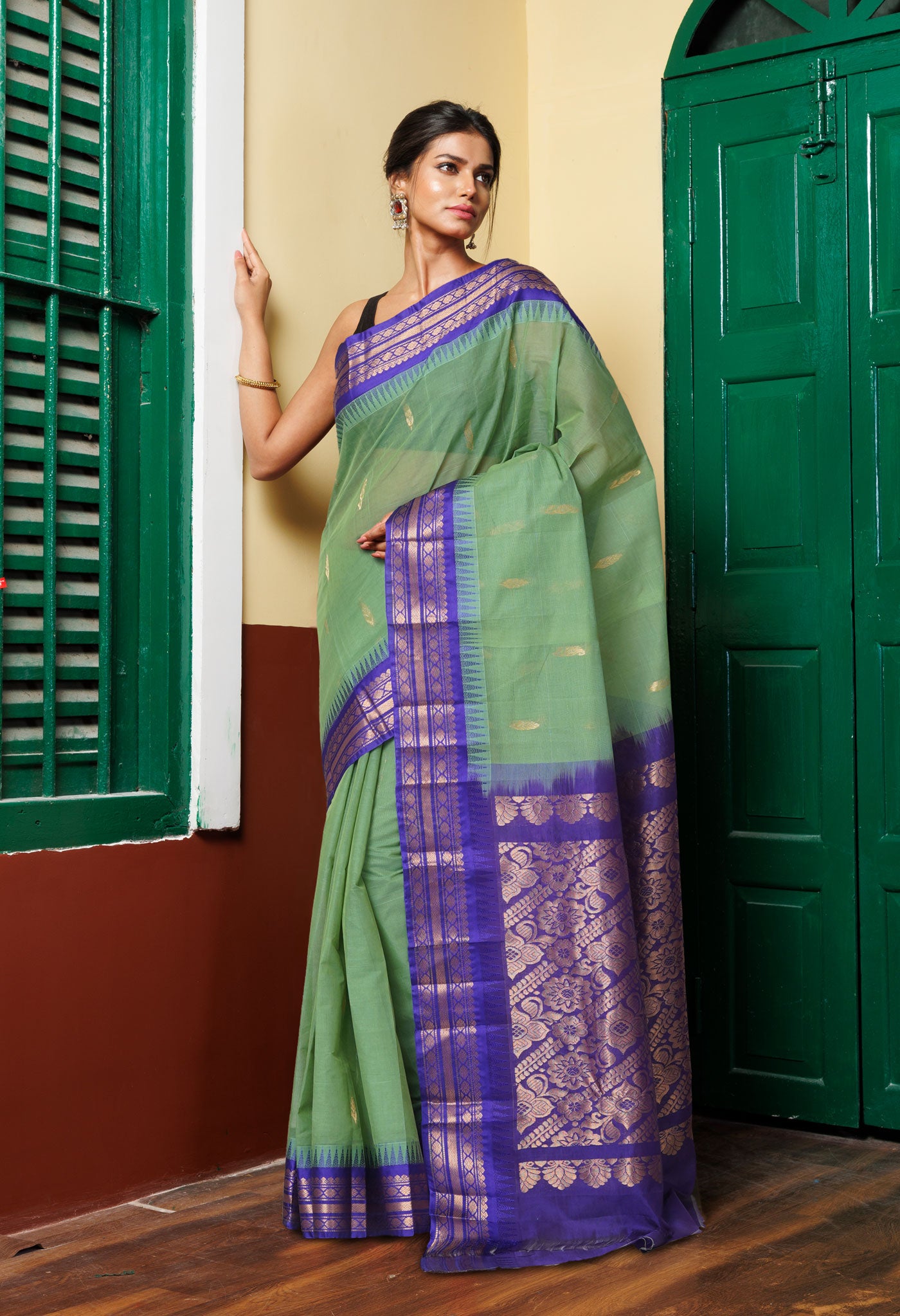 Green-Dark Blue Pure Handloom Gadwal Cotton Saree-UNM80593