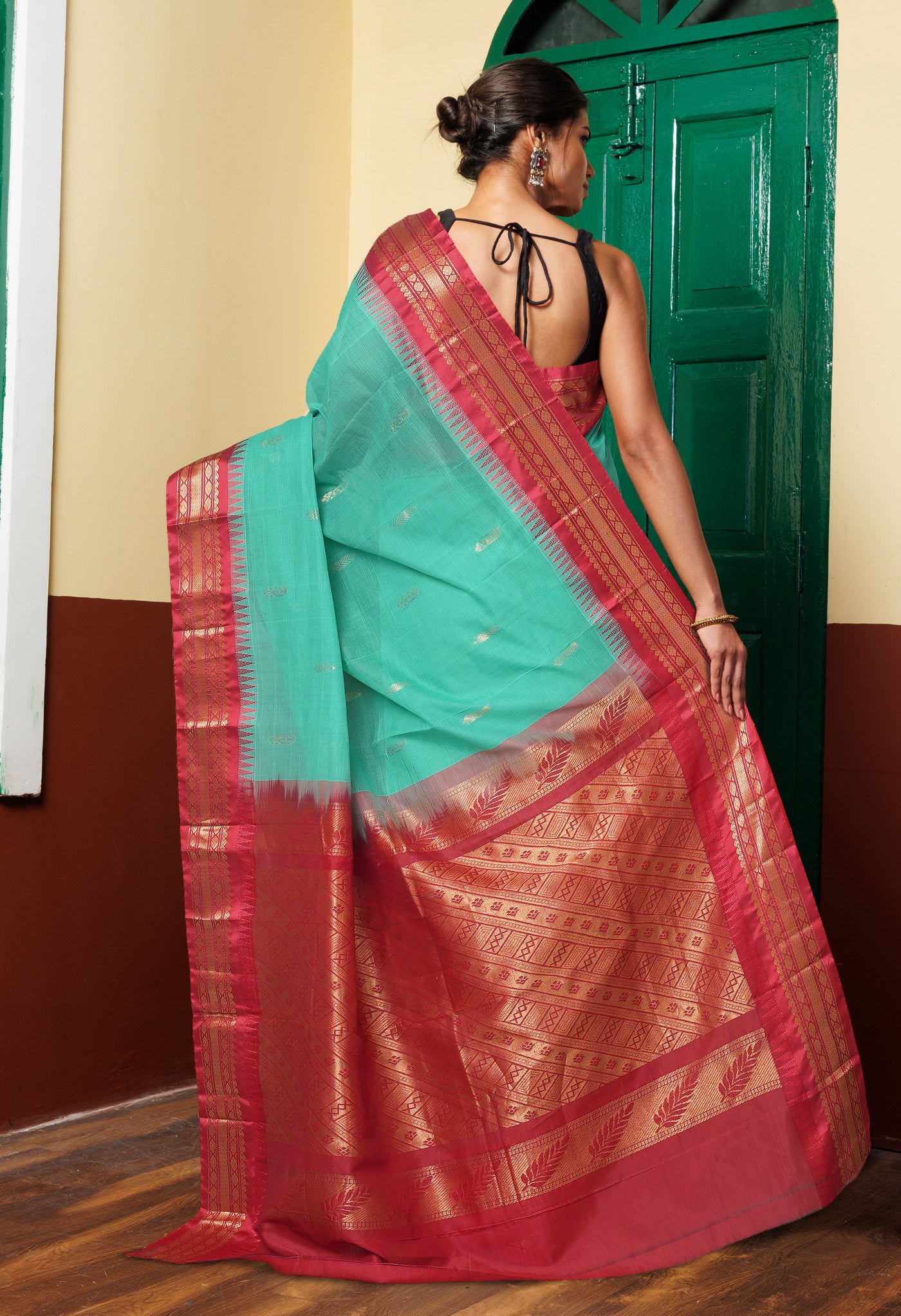 Green-Red Pure Handloom Gadwal Cotton Saree-UNM80601