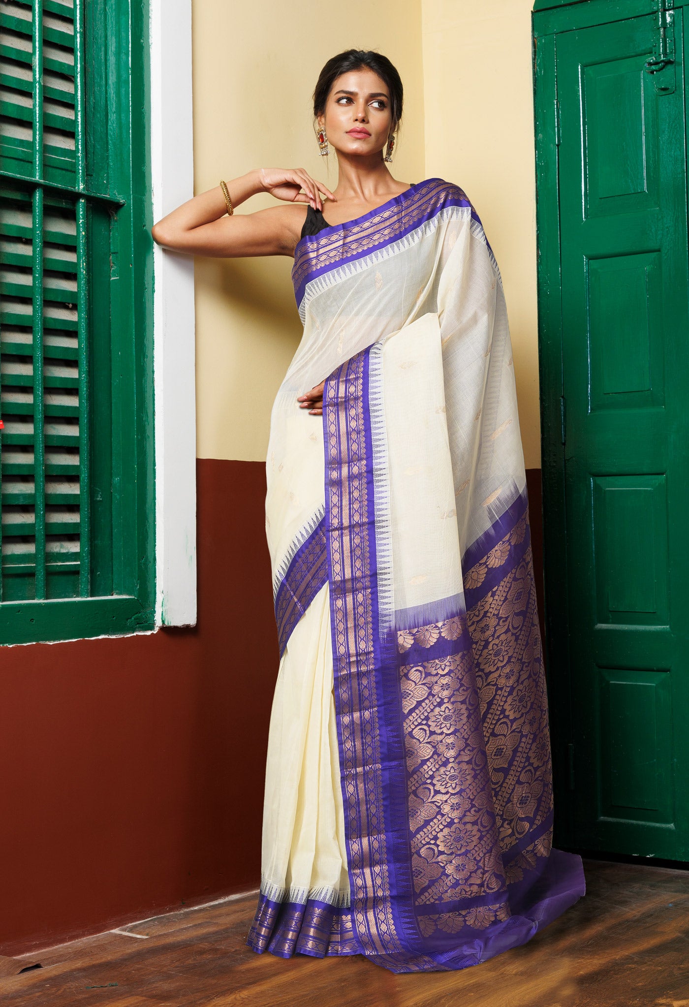 Ivory-Dark Blue Pure Handloom Gadwal Cotton Saree-UNM80610