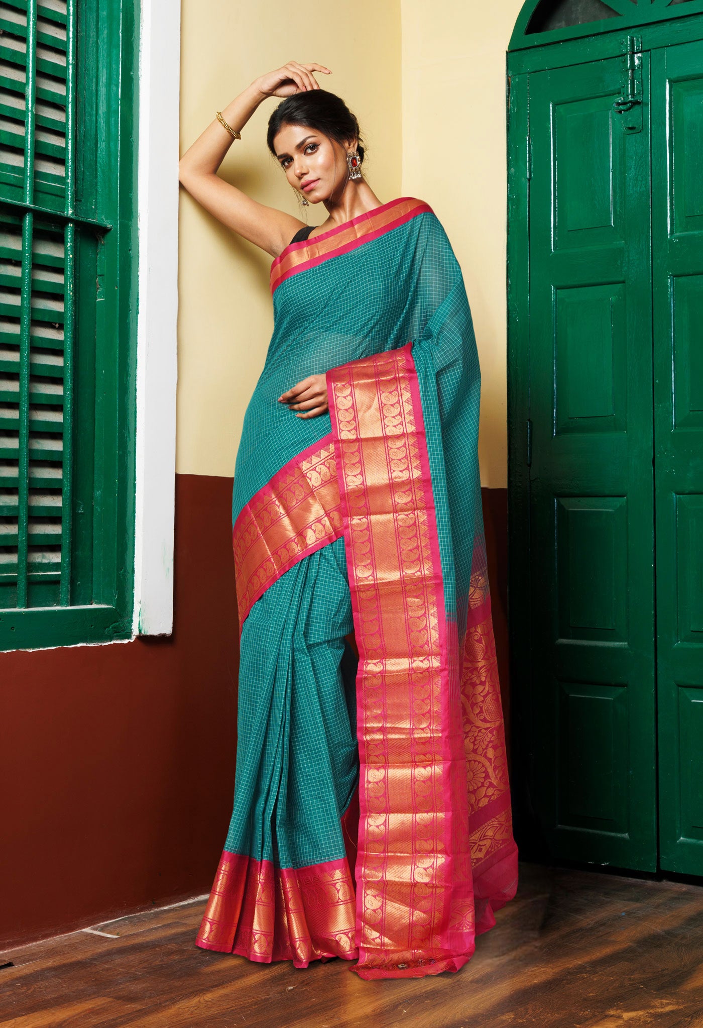 Green-Red Pure Handloom Checks Gadwal Cotton Saree-UNM80734