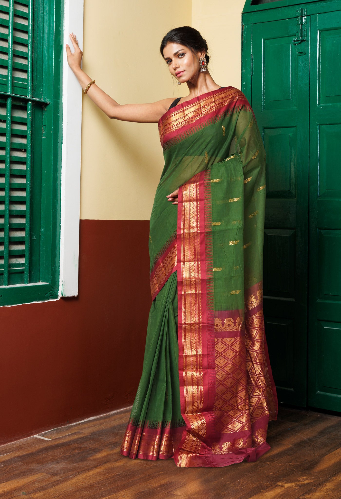 Green-Red Pure Handloom Gadwal Cotton Saree-UNM80780