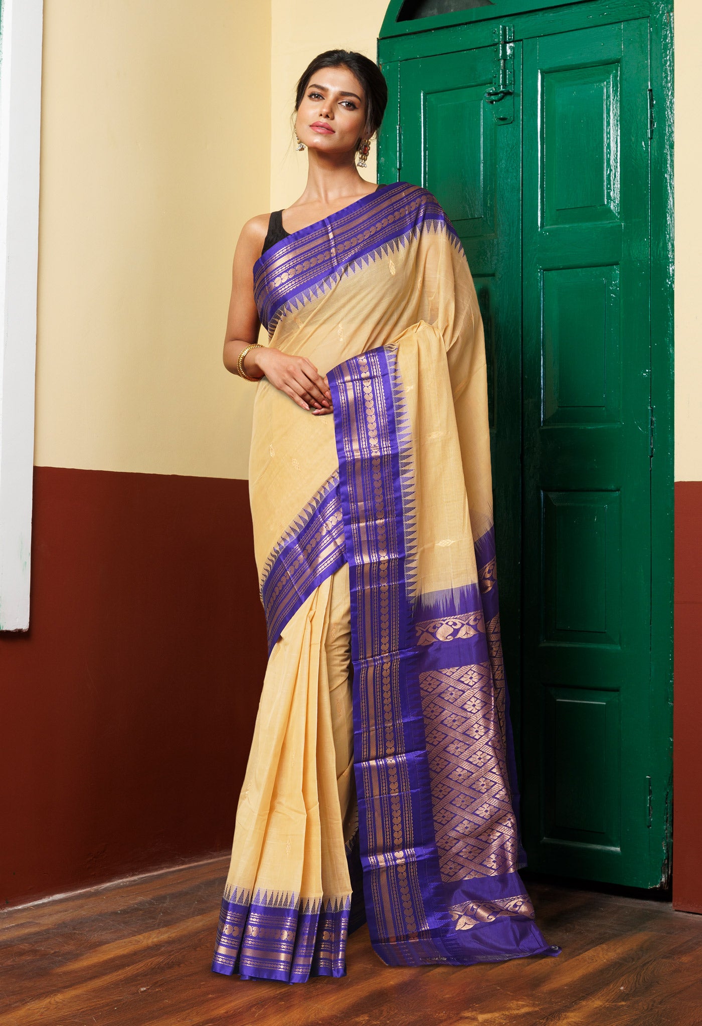 Cream-Dark Blue Pure Handloom Gadwal Cotton Saree-UNM80783