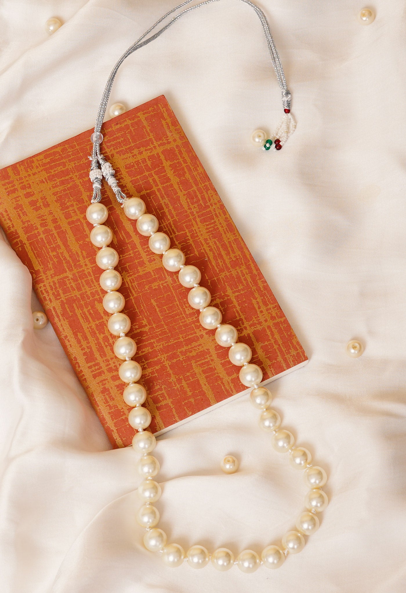 White Amravati Pearls Beads Necklace-UJ481