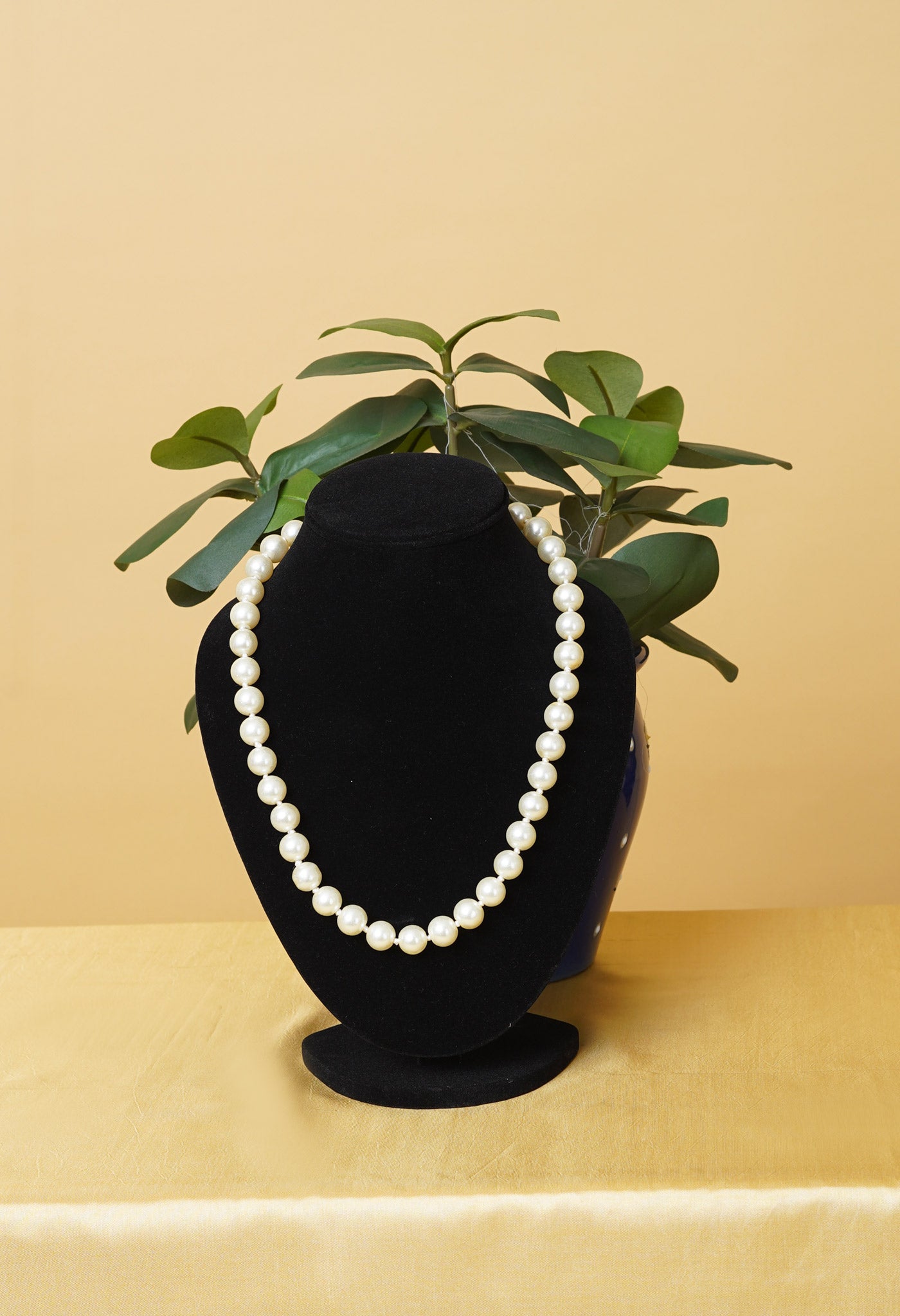 White Amravati Pearls Beads Necklace-UJ487