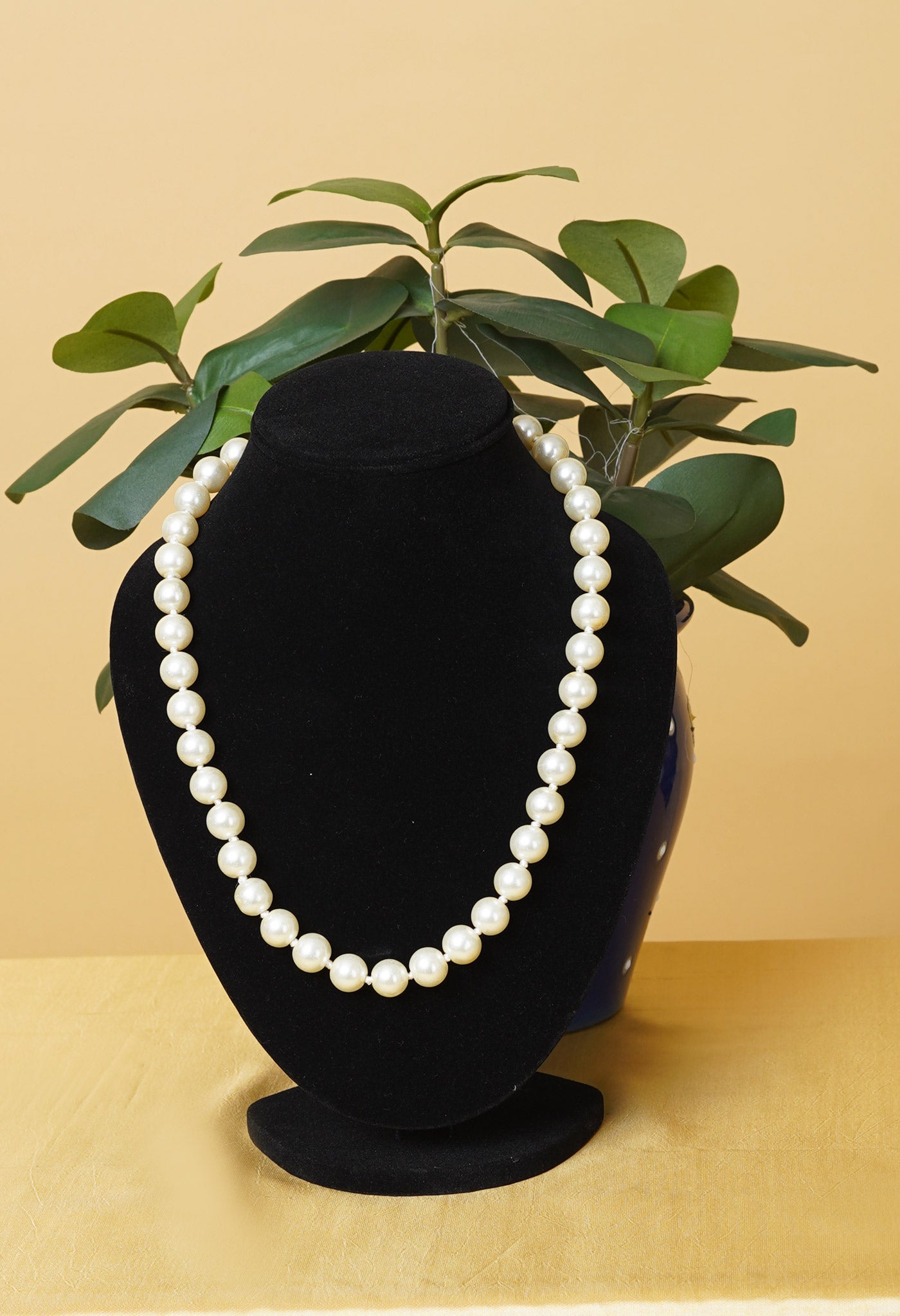 White Amravati Pearls Beads Necklace-UJ487