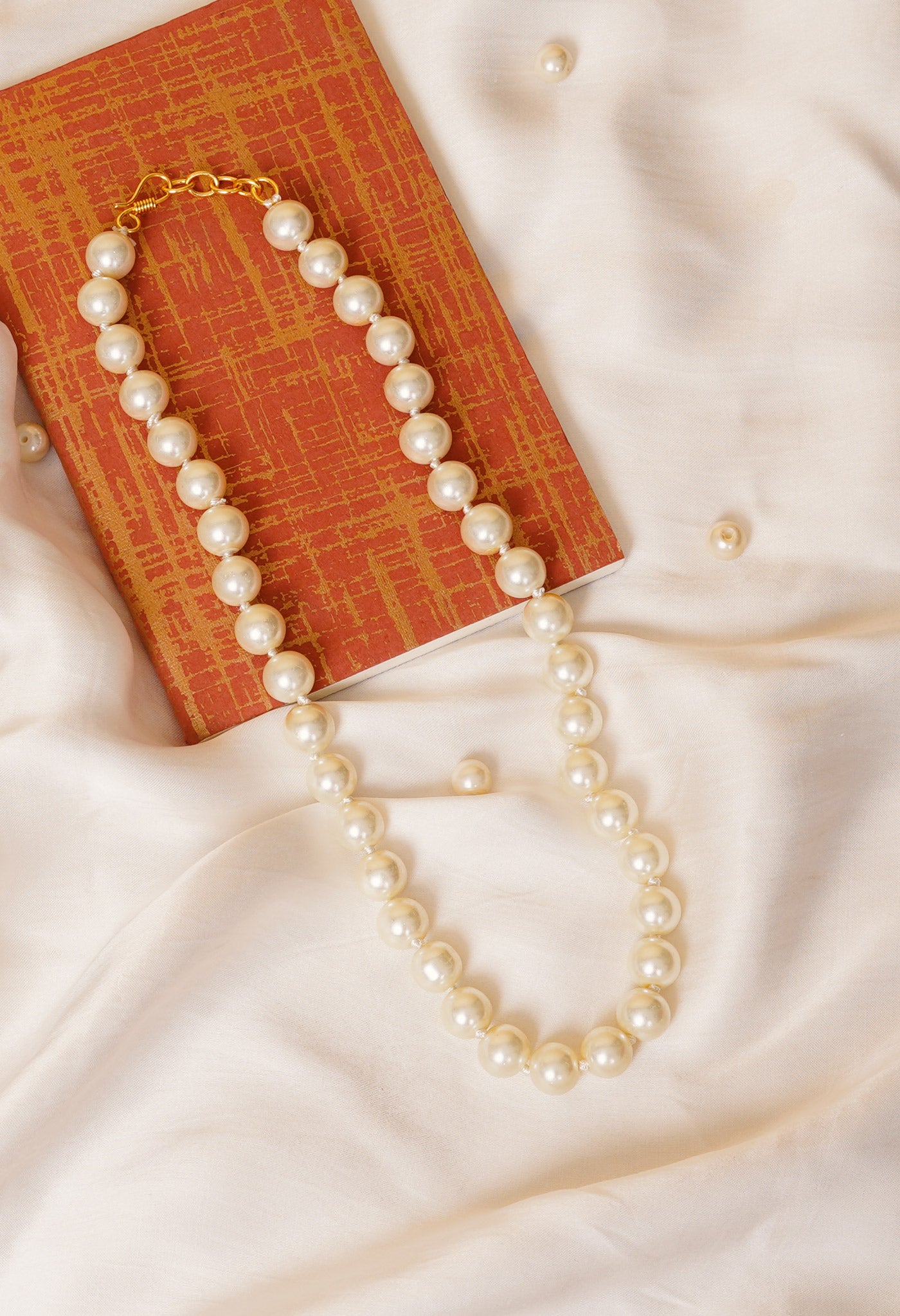 White Amravati Pearls Beads Necklace-UJ487