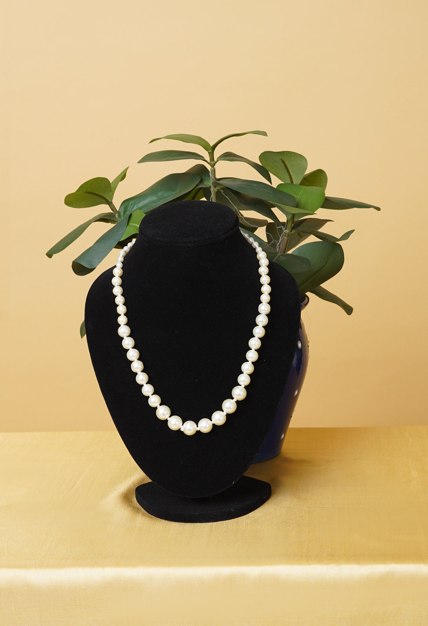 White Amravati Pearls Beads Necklace-UJ489