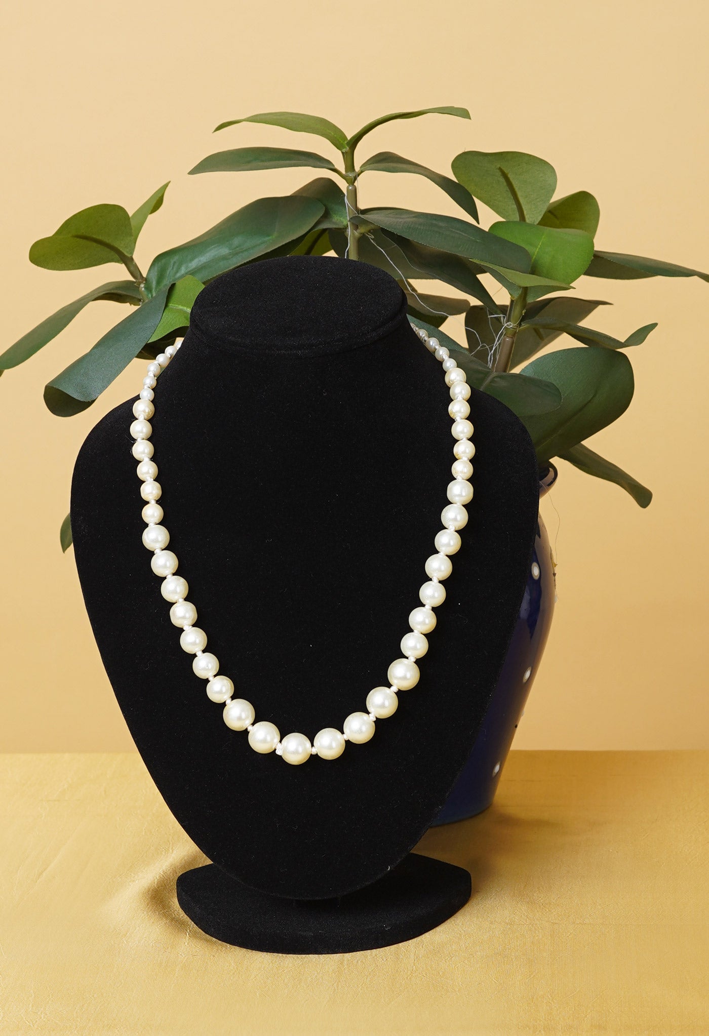 White Amravati Pearls Beads Necklace-UJ489