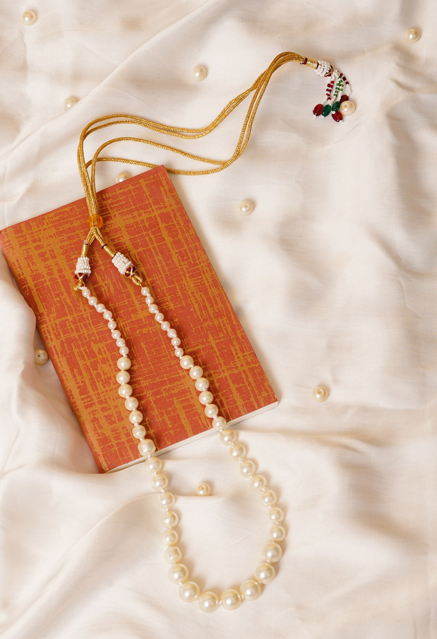 White Amravati Pearls Beads Necklace-UJ489