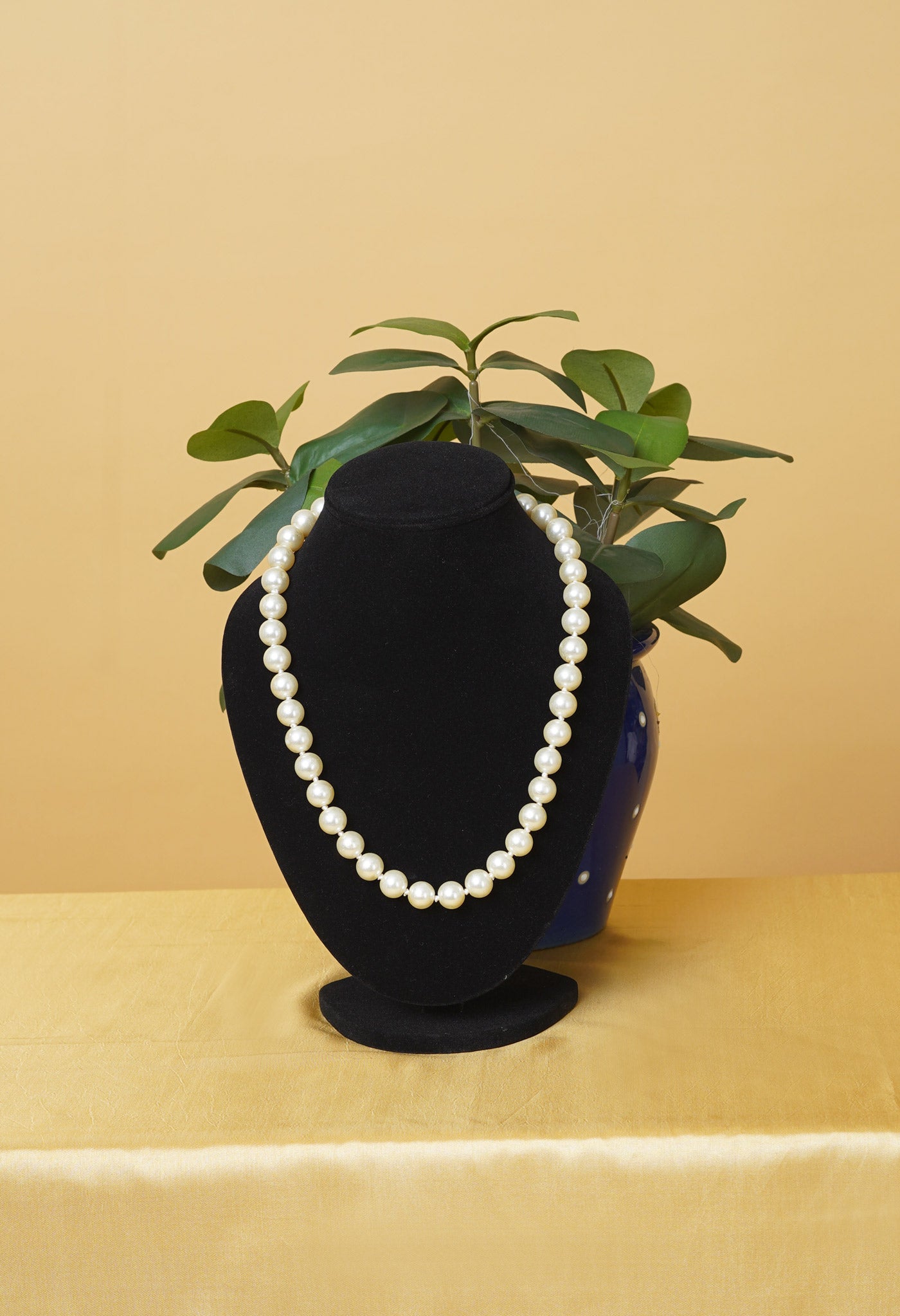 White Amravati Pearls Beads Necklace-UJ494