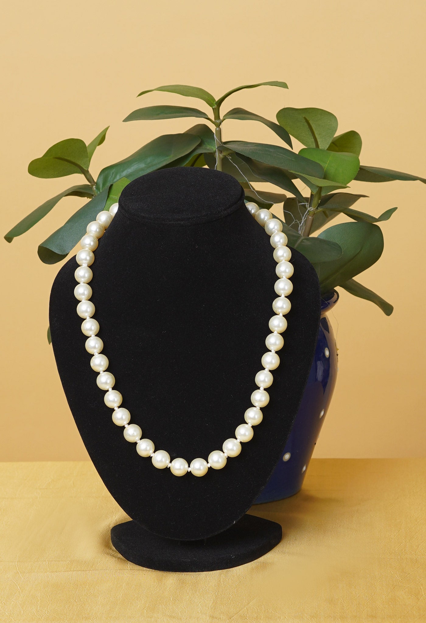 White Amravati Pearls Beads Necklace-UJ494