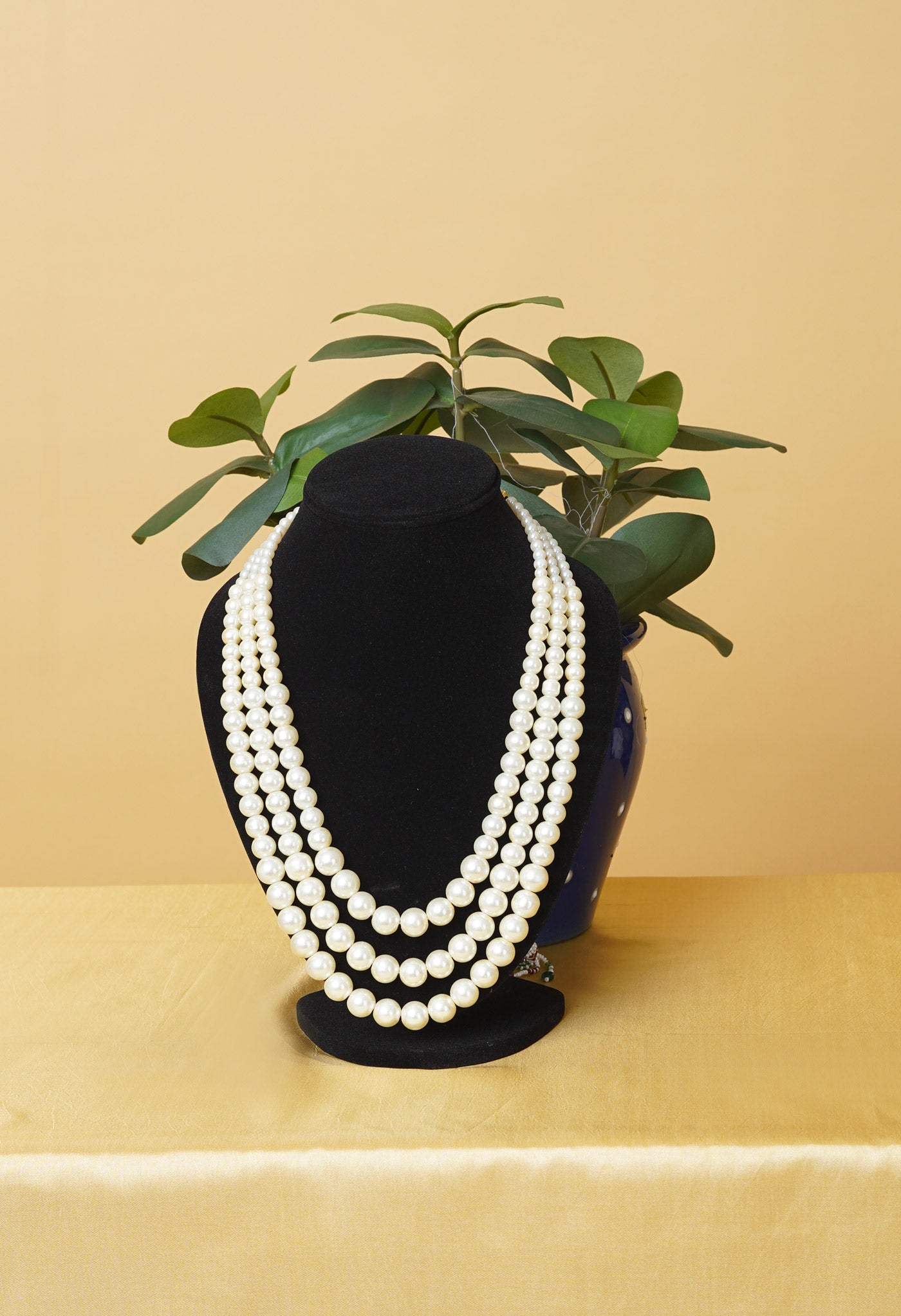 White Amravati Pearls Beads Necklace-UJ495