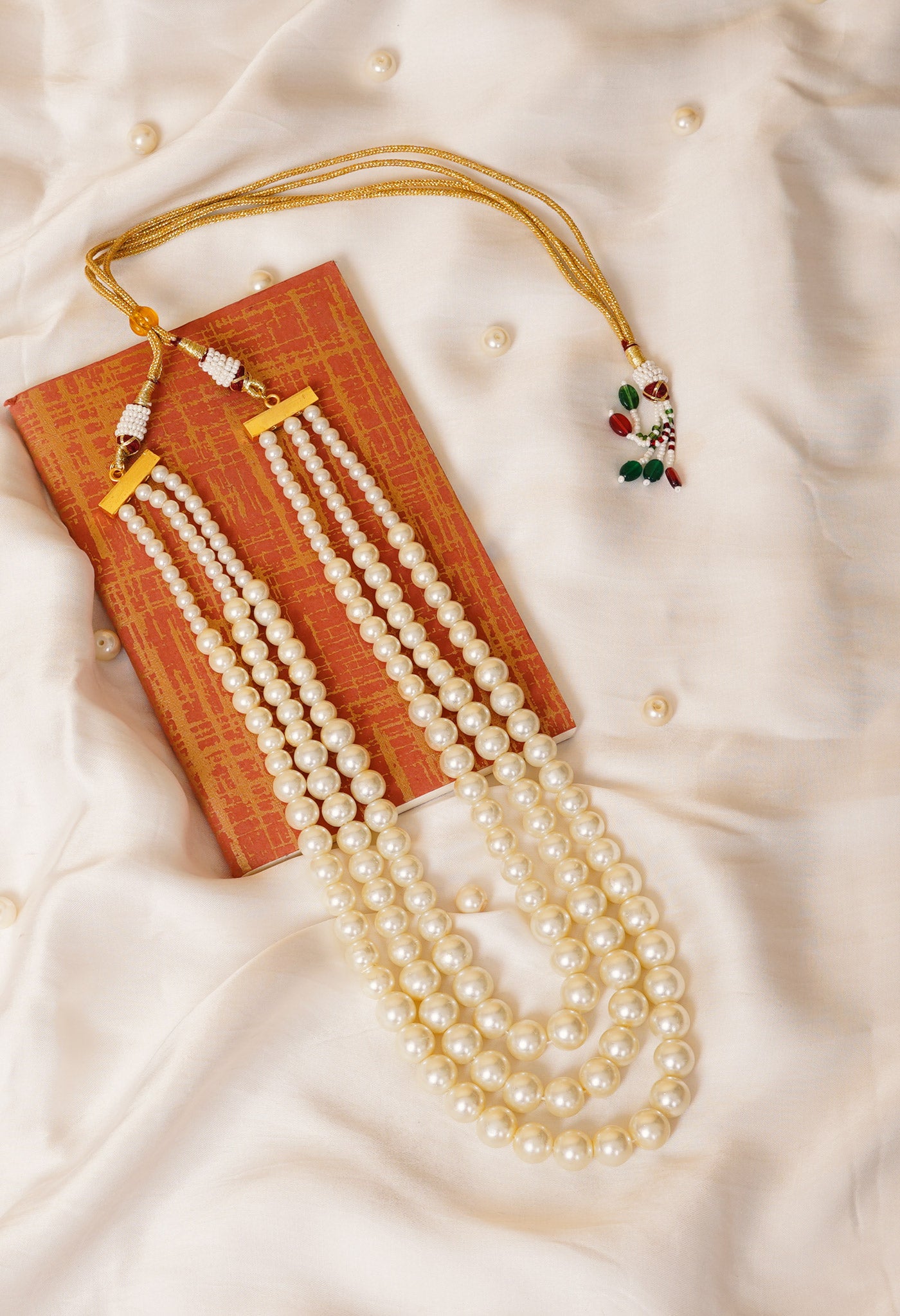 White Amravati Pearls Beads Necklace-UJ495