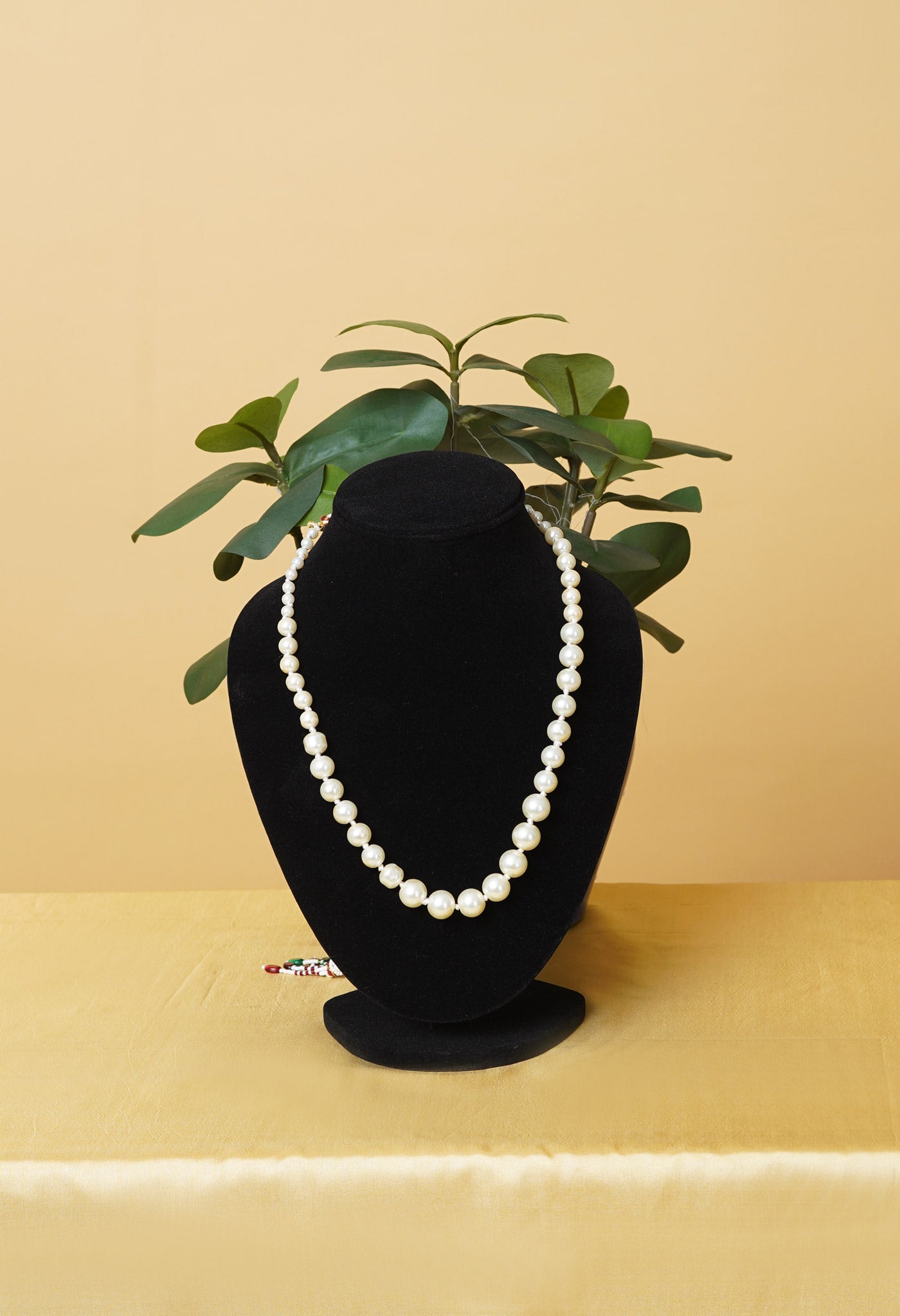 White Amravati Pearls Beads Necklace-UJ497