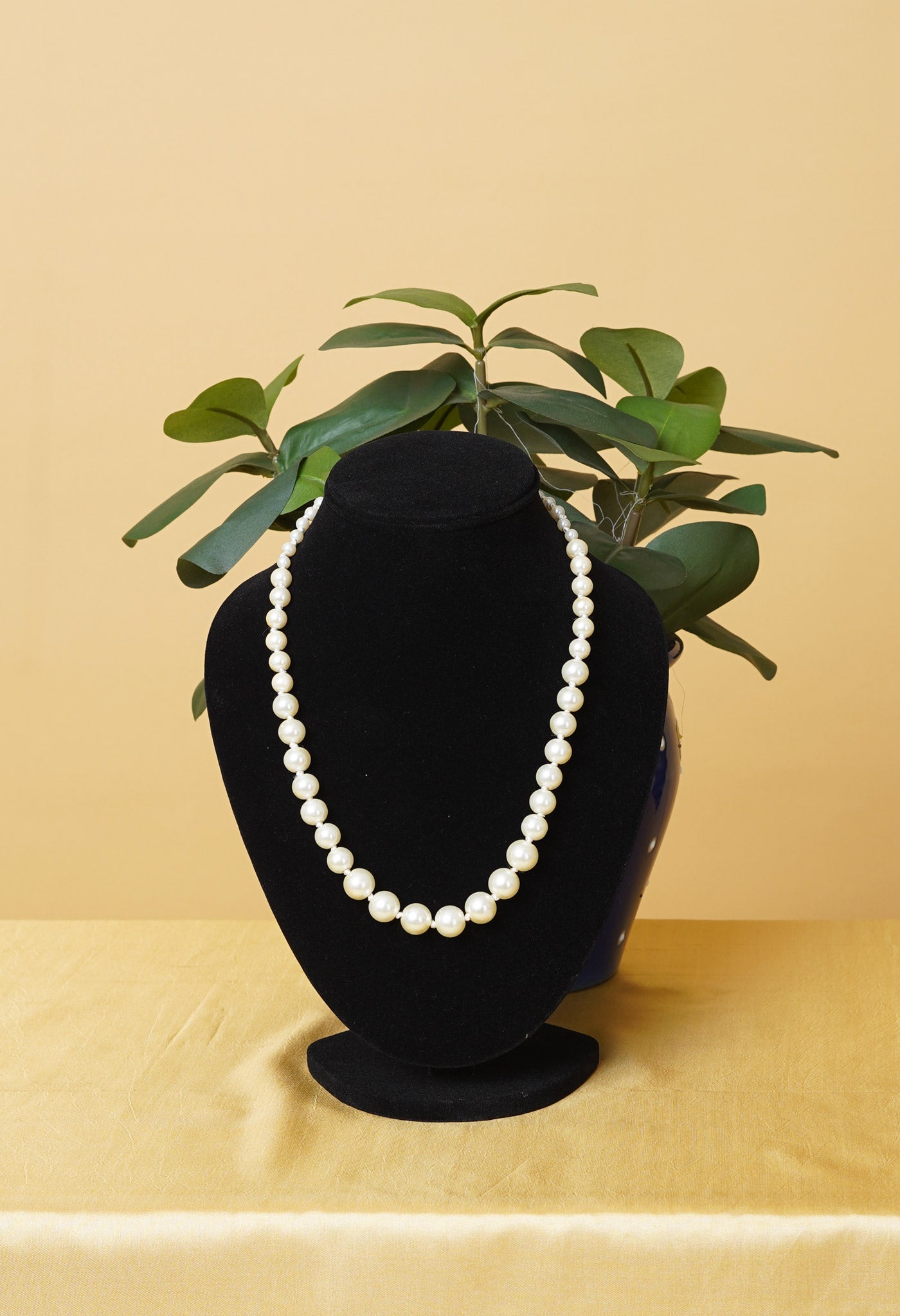 White Amravati Pearls Beads Necklace-UJ498