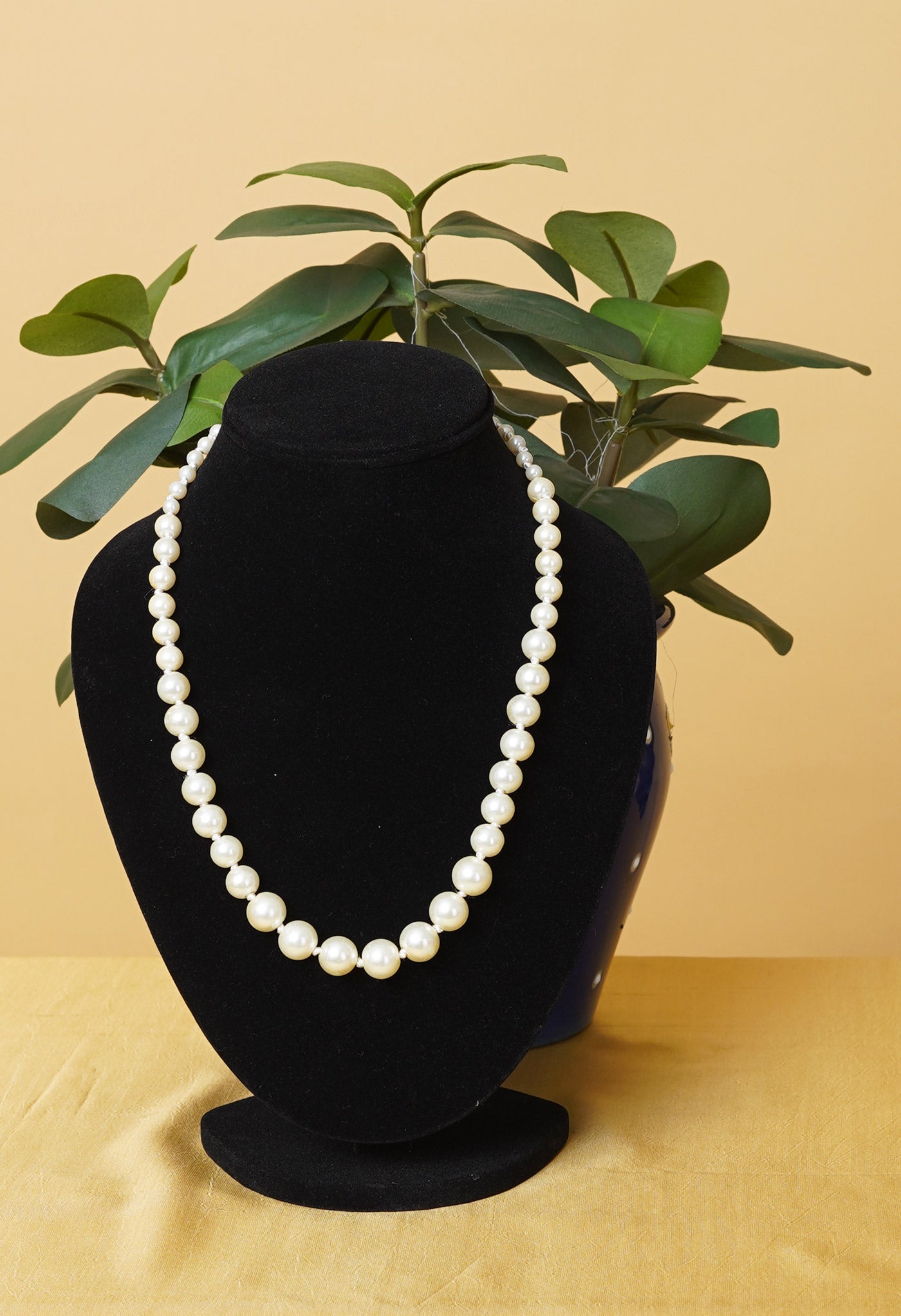 White Amravati Pearls Beads Necklace-UJ498