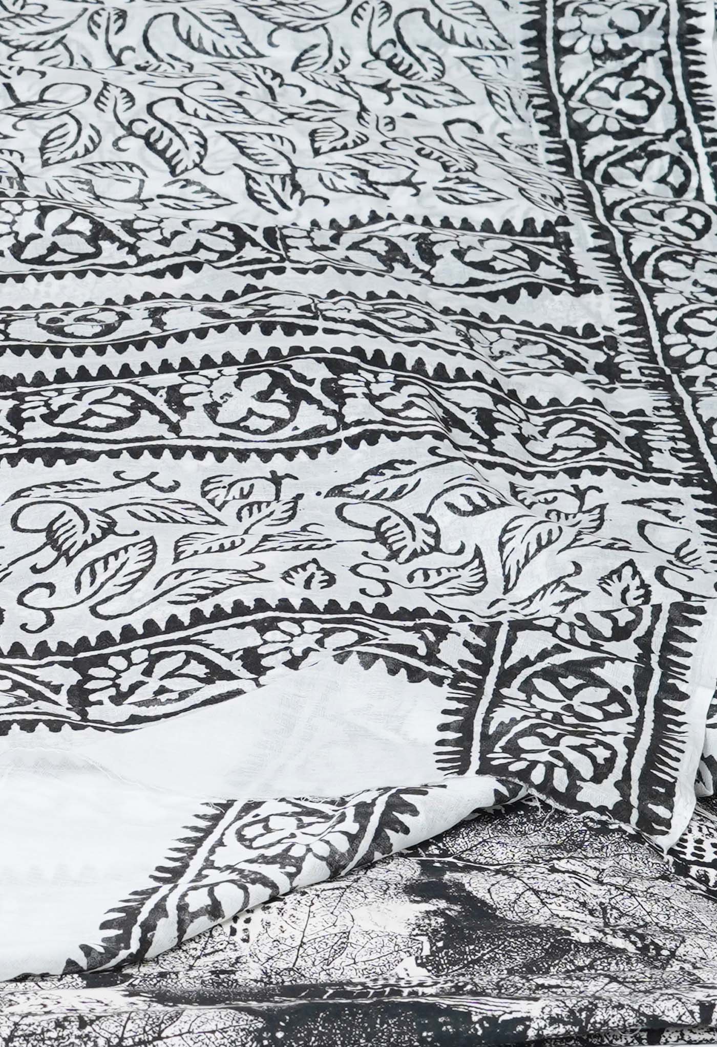 White Pure Block Printed  Superfine Mulmul Cotton Saree With Kalamkari Blouse Piece-UNM72910