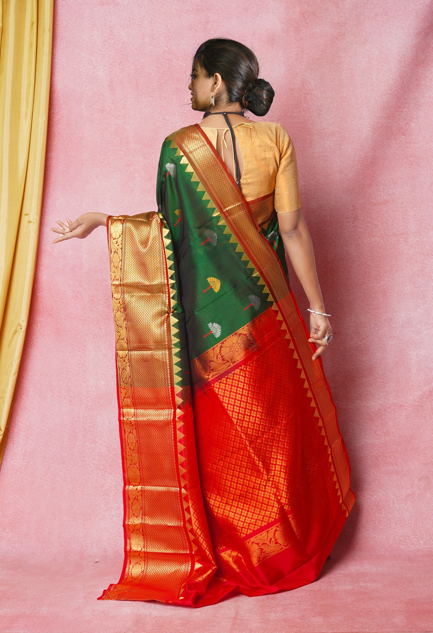 Red-Green Pure Handloom Kanjivaram Silk Saree-UNM74261