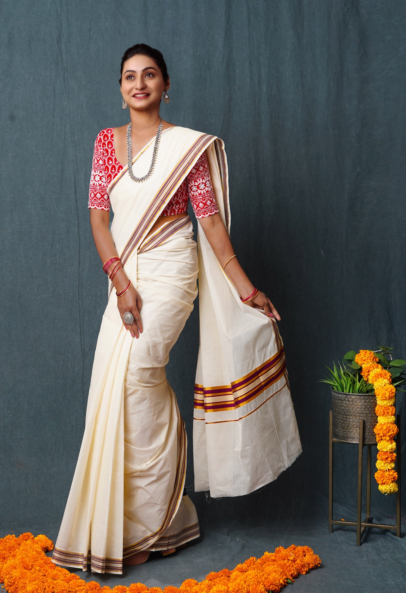 White Kerala Kasavu Sarees: Buy Latest Designs Online | Utsav Fashion