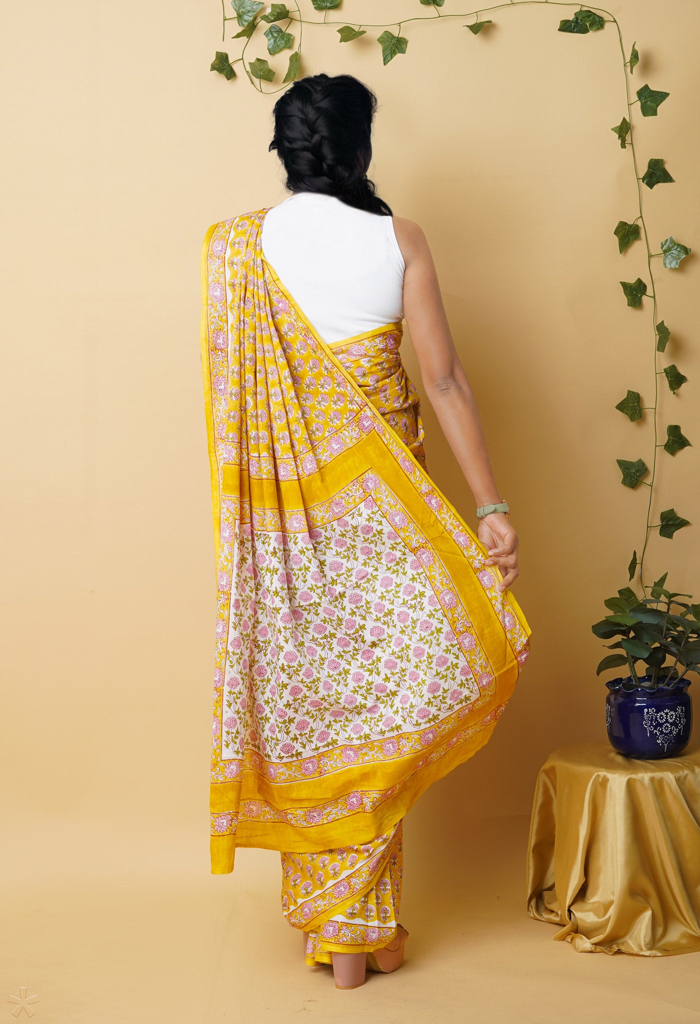 Buy Cotton Mulmul Sarees Starting From Rs 645 In Wholesale - Kiran's  Boutique