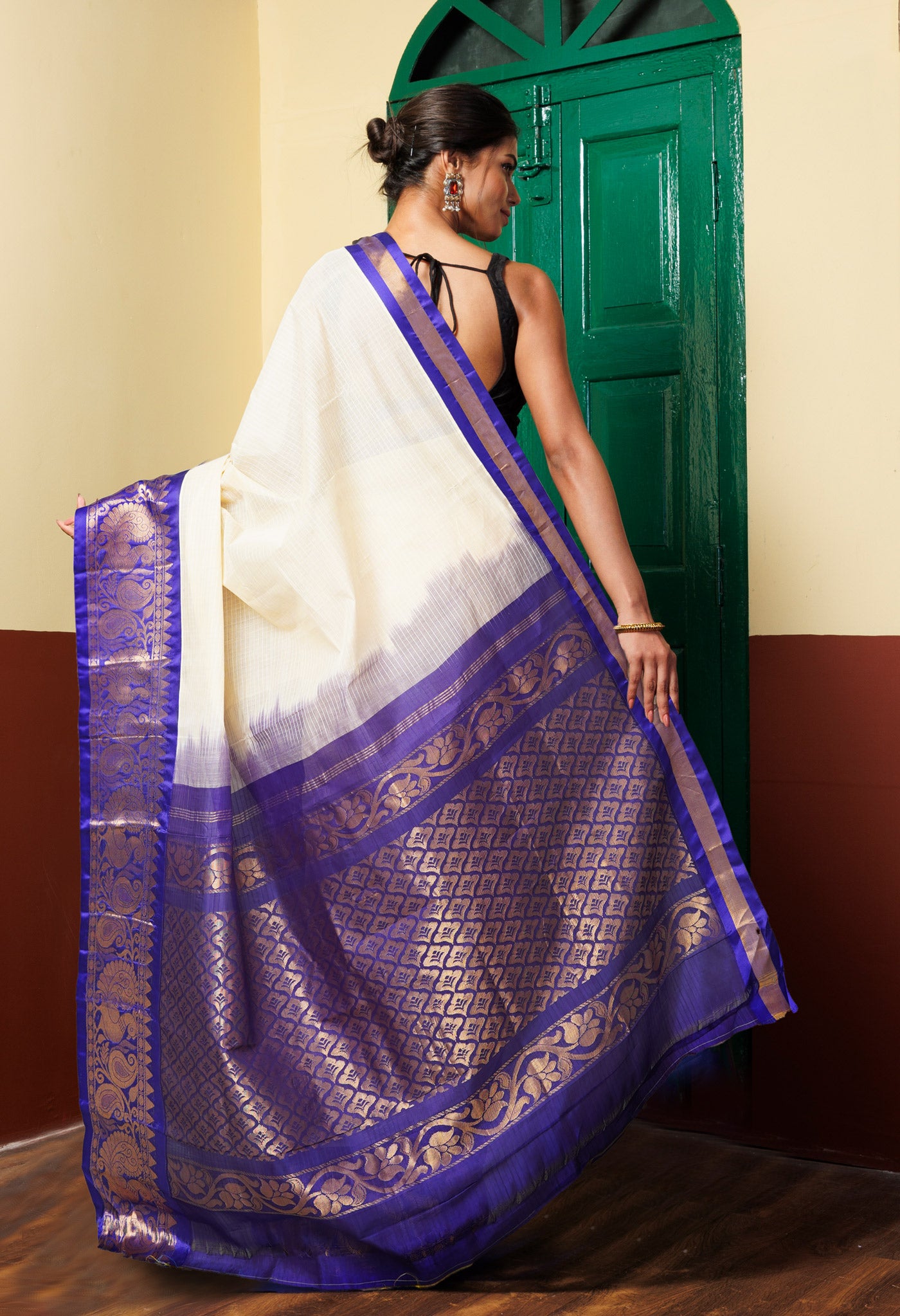 Ivory Pure Handloom Gadwal Cotton Saree