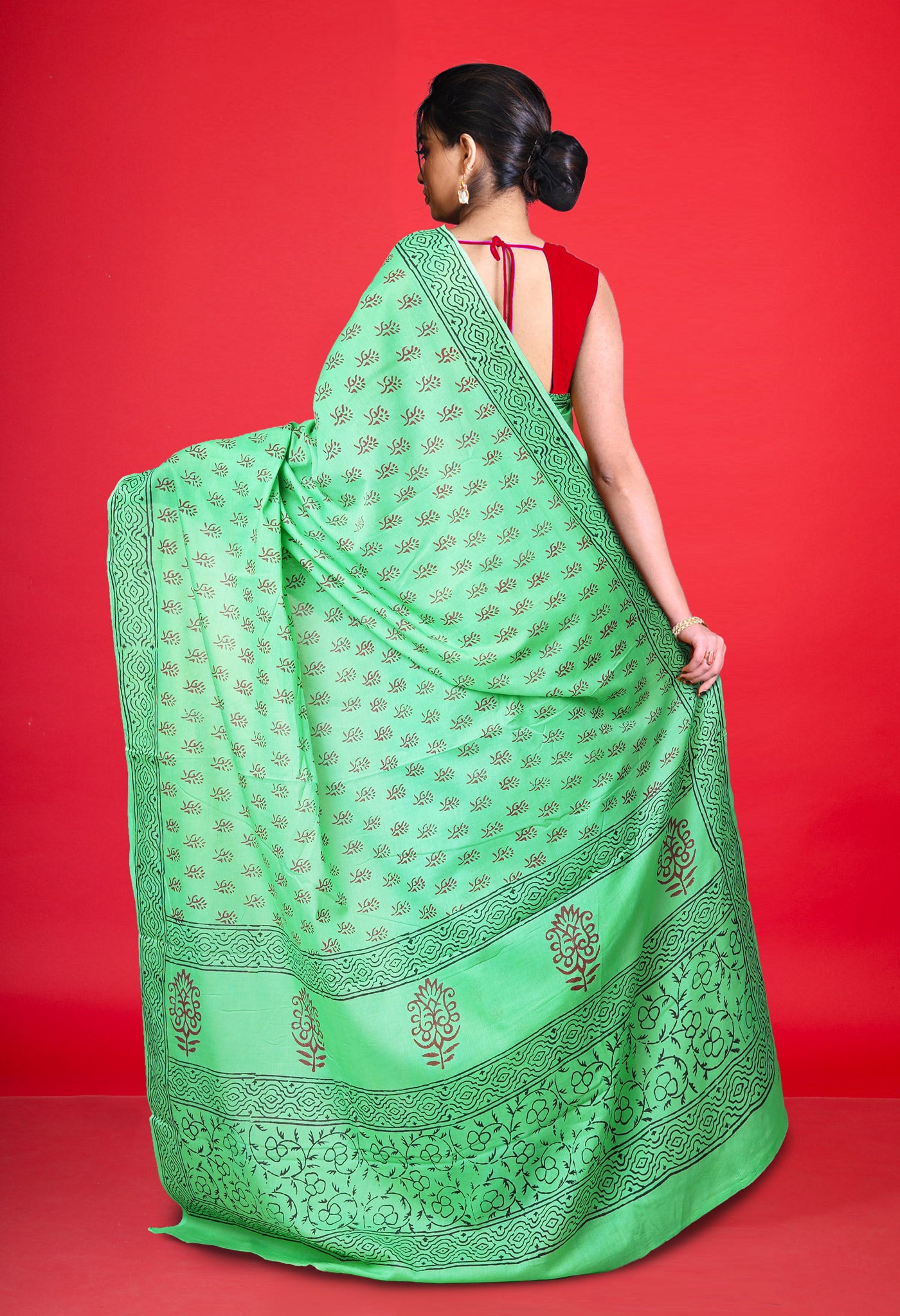 Green Pure  Block Printed Soft Cotton Saree-UNM78489