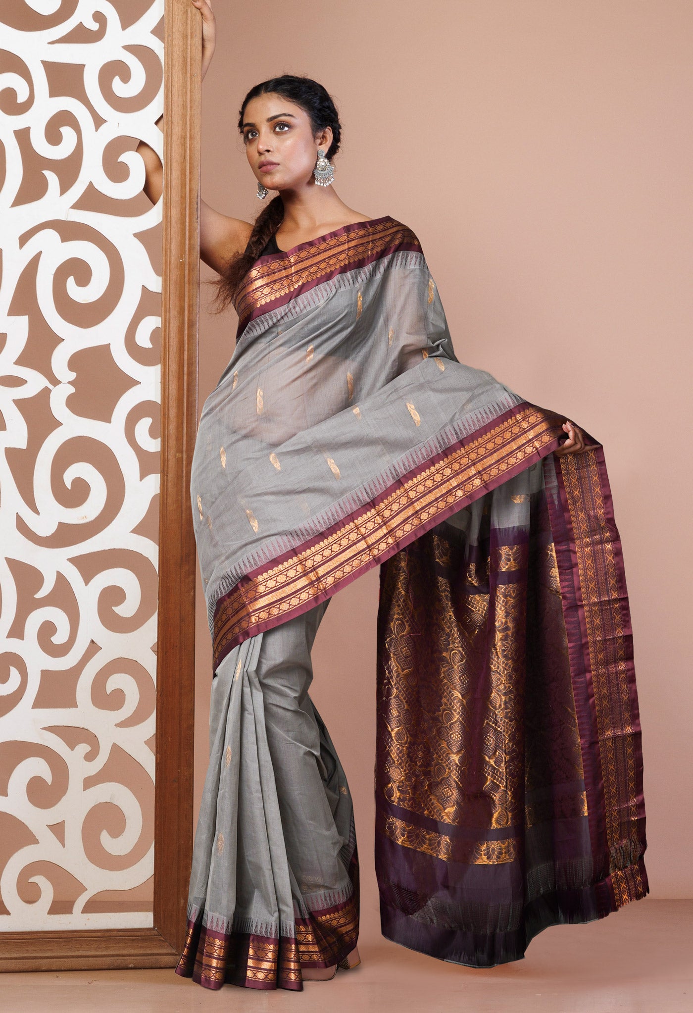 Grey Pure  Handloom Gadwal Cotton Saree