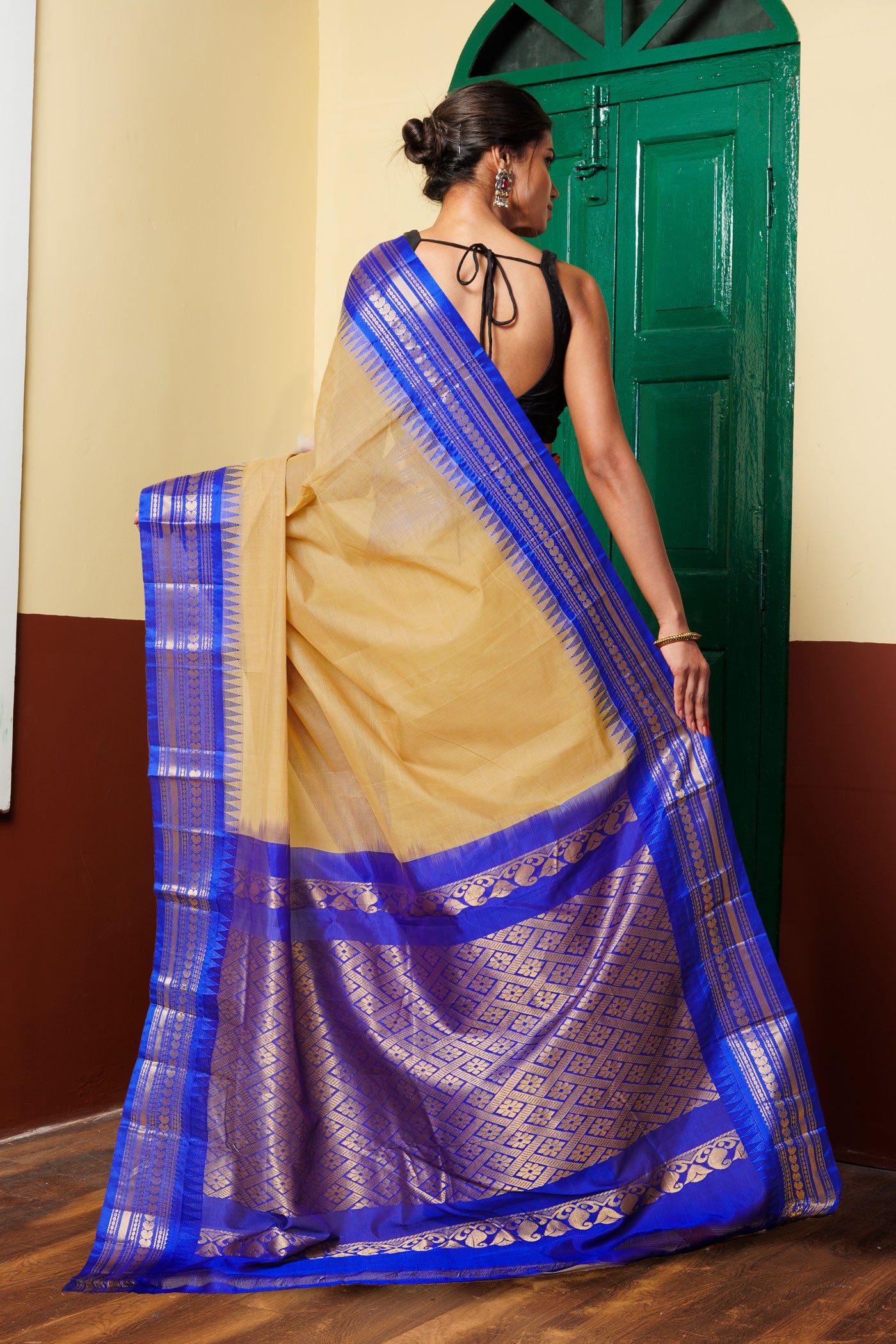 Brown Pure Handloom Gadwal Cotton Saree-UNM79943