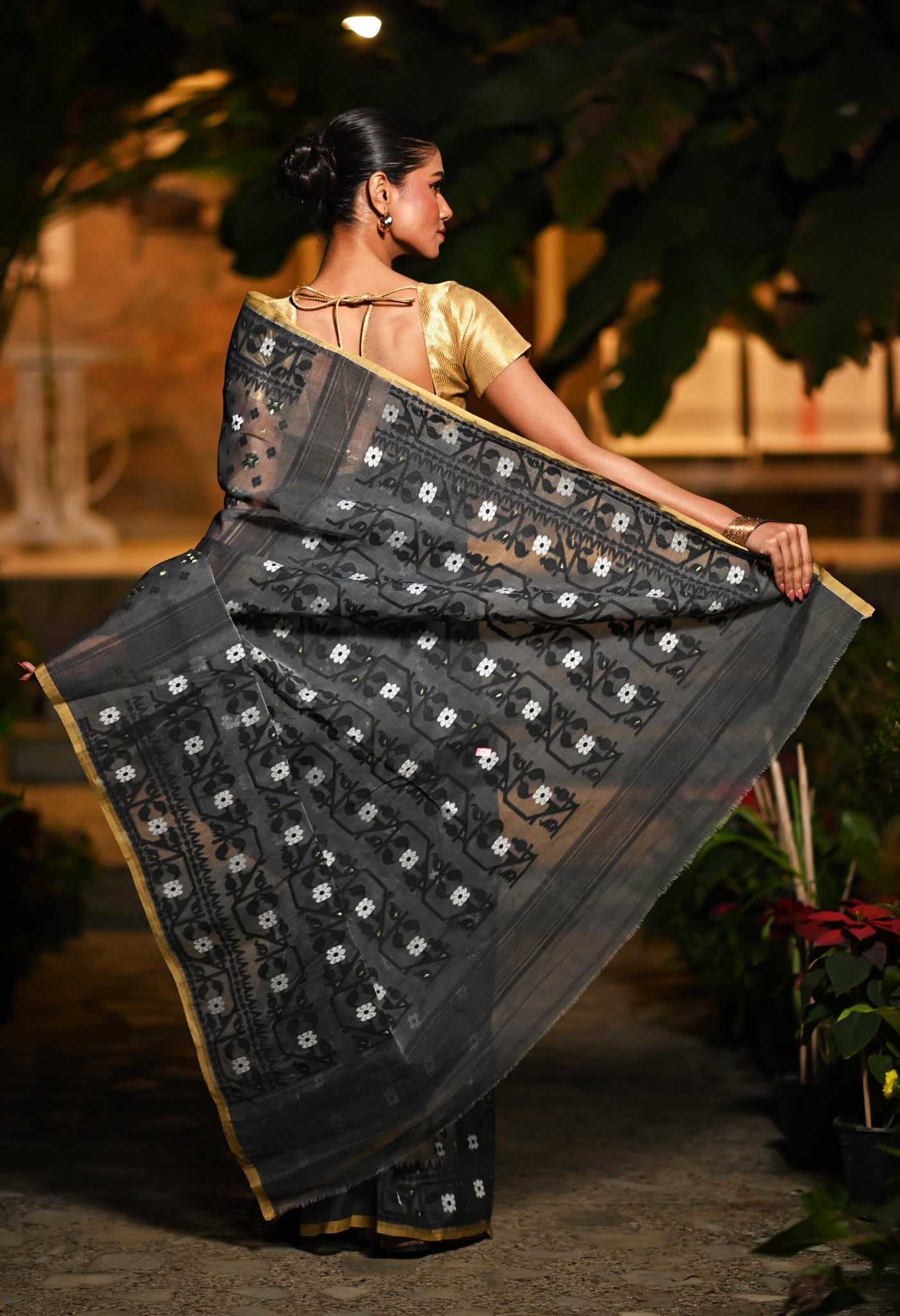 Grey-Black Pure Handloom Jamdhani Bengal Cotton Saree-UNM80129