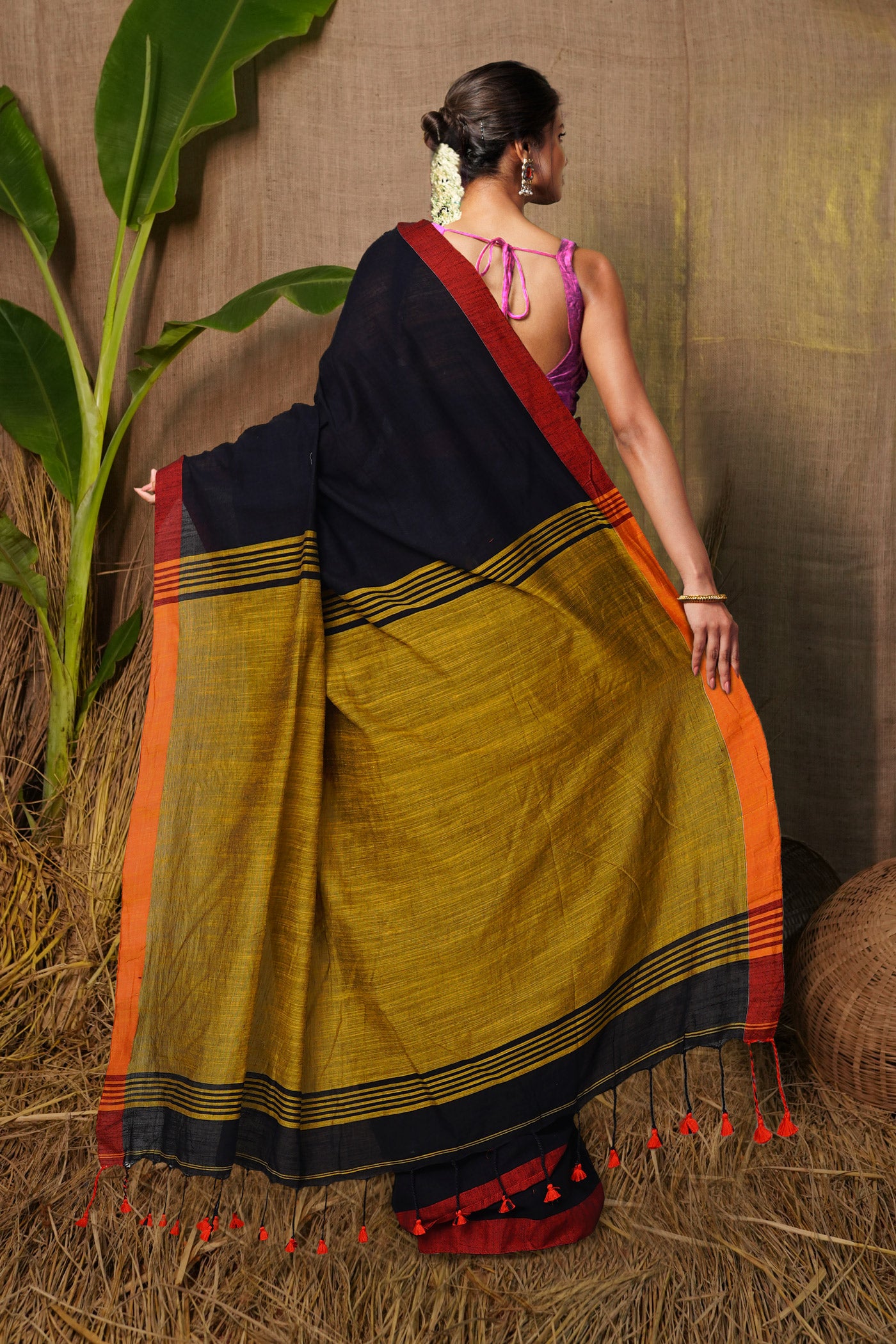 Black-Brown Pure Plain With Contrast Pallu Cotton Linen Saree-UNM80194