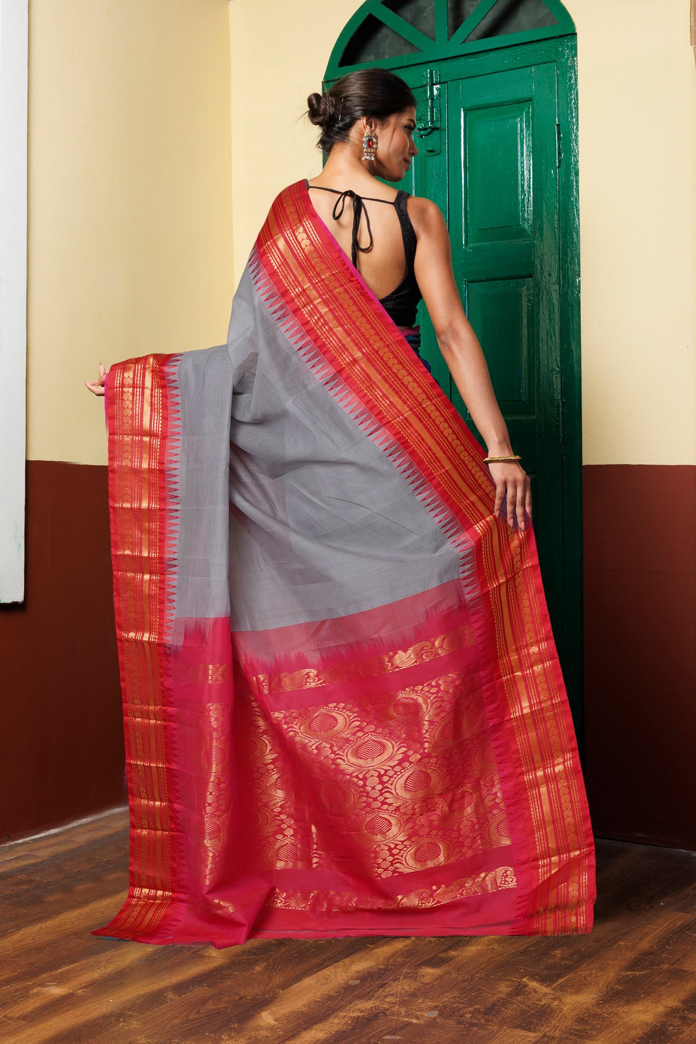 Grey-Red Pure Handloom Gadwal Cotton Saree-UNM80492