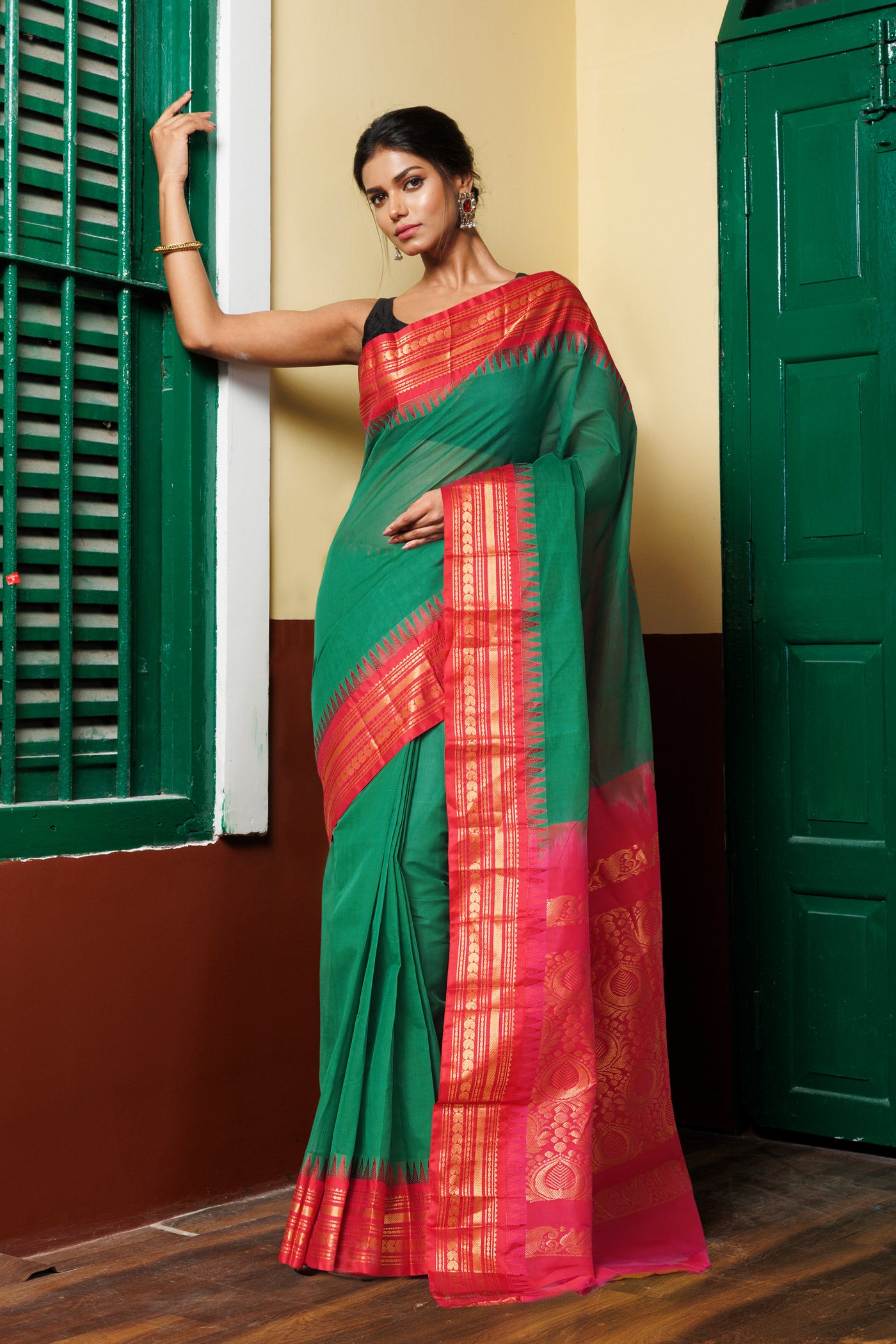 Green-Red Pure Handloom Gadwal Cotton Saree-UNM80497