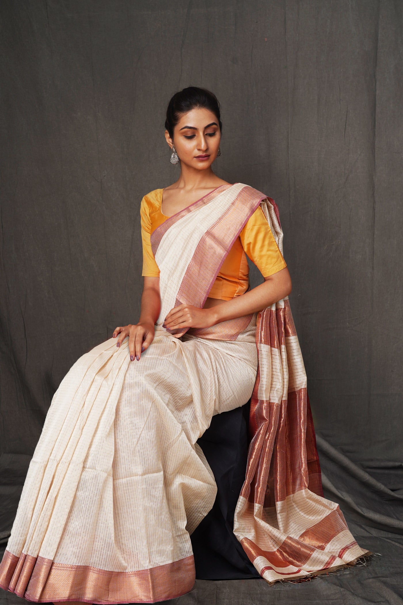 Ivory Pure Handloom Maheshwari With Checks Weaving Sico Saree-UNM80522