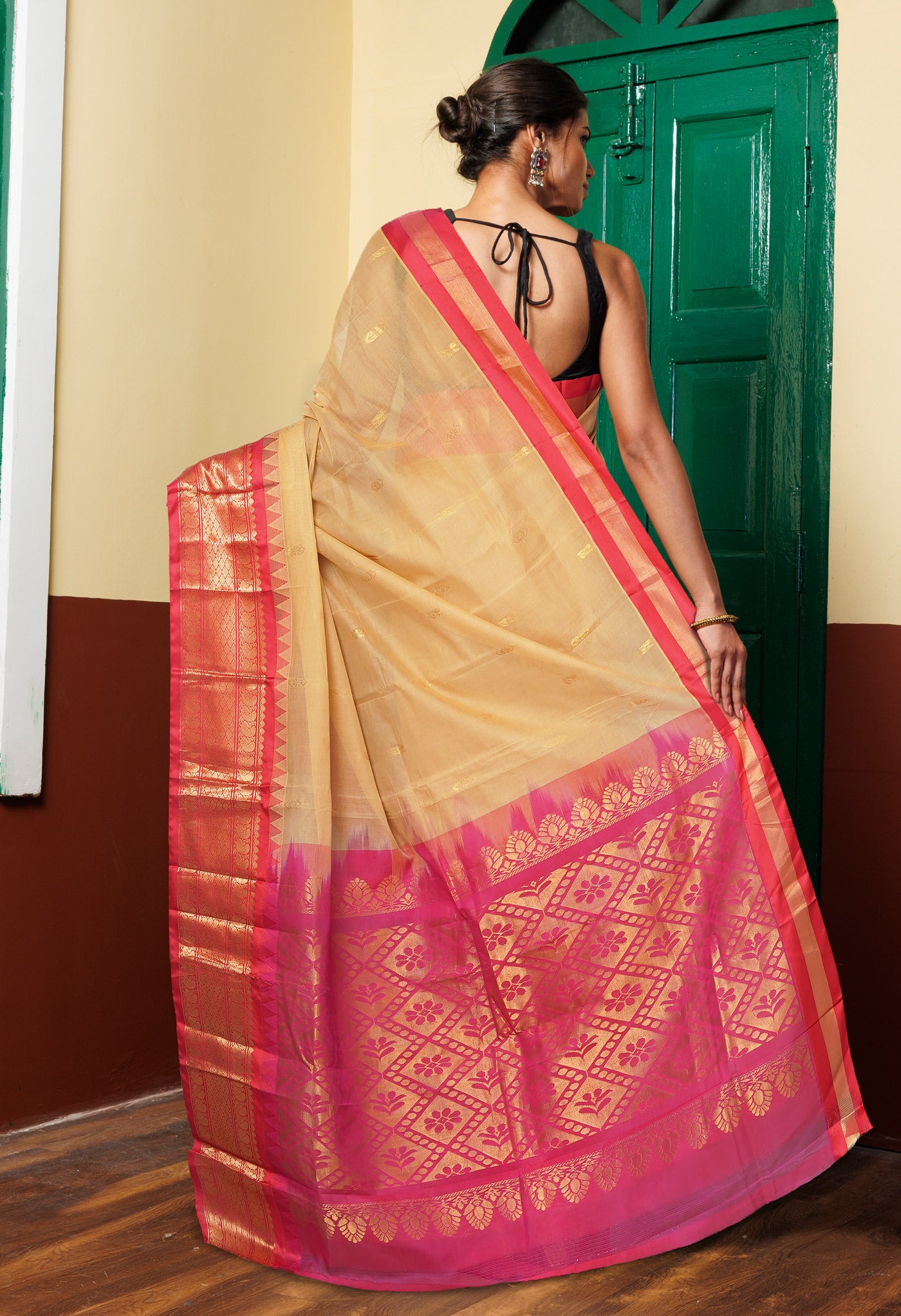 Ivory Cream-Red PureHandloom Gadwal Cotton Saree-UNM80717