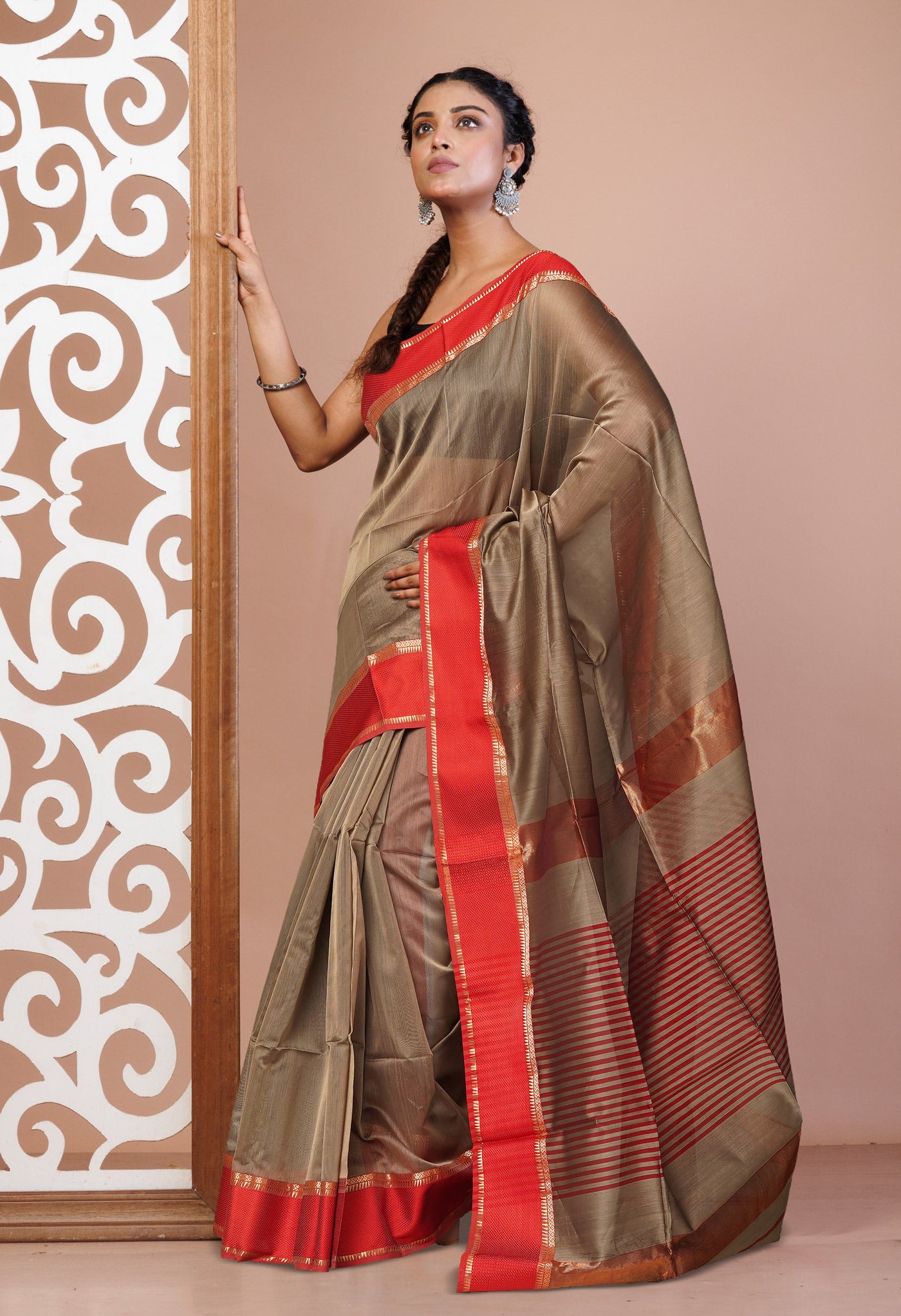 Grey-Red Pure Handloom Maheshwari Sico Saree-UNM80914