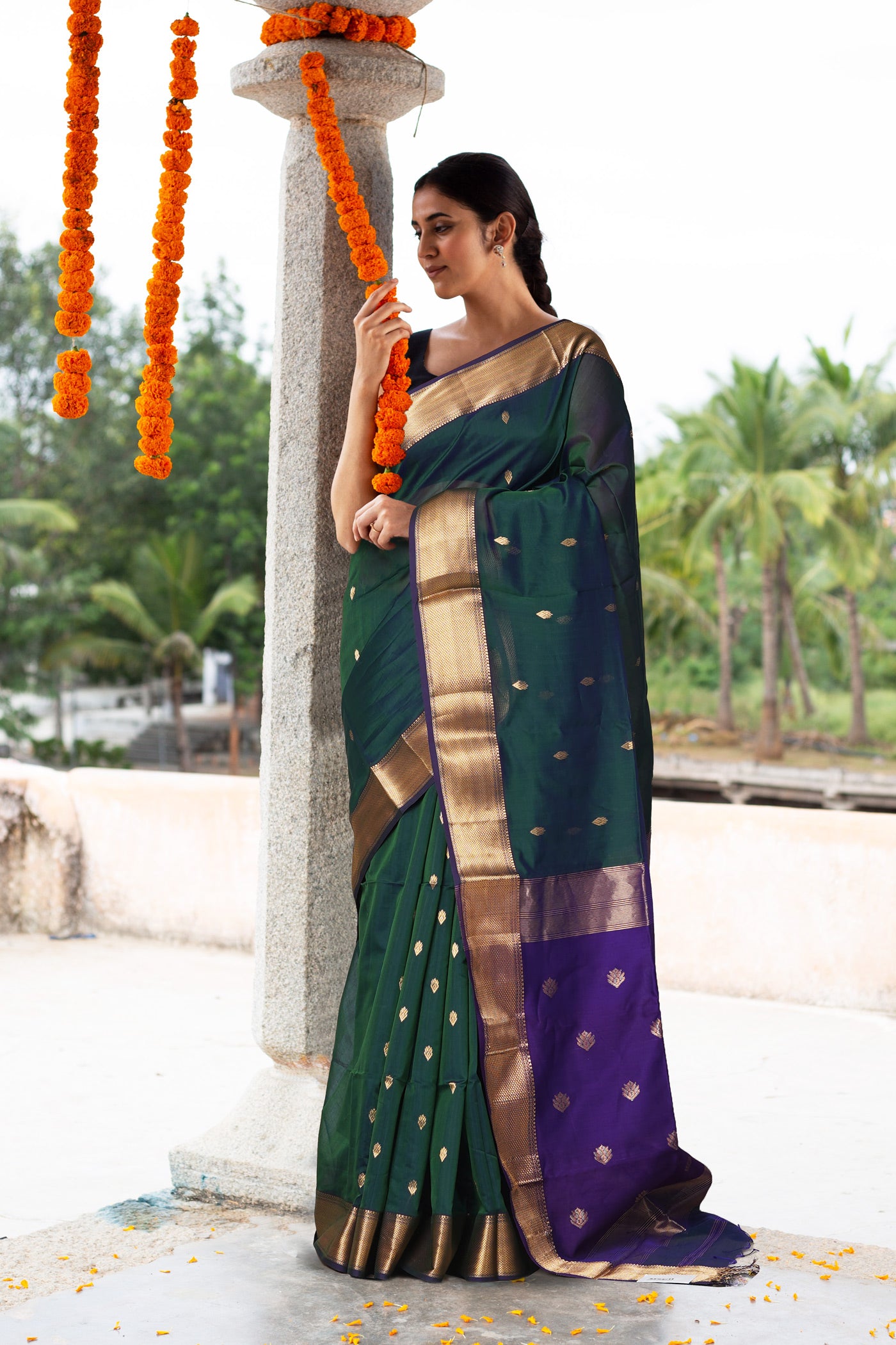 Dark Green-Dark Blue Pure Handloom Maheshwari Sico Saree-UNM80921