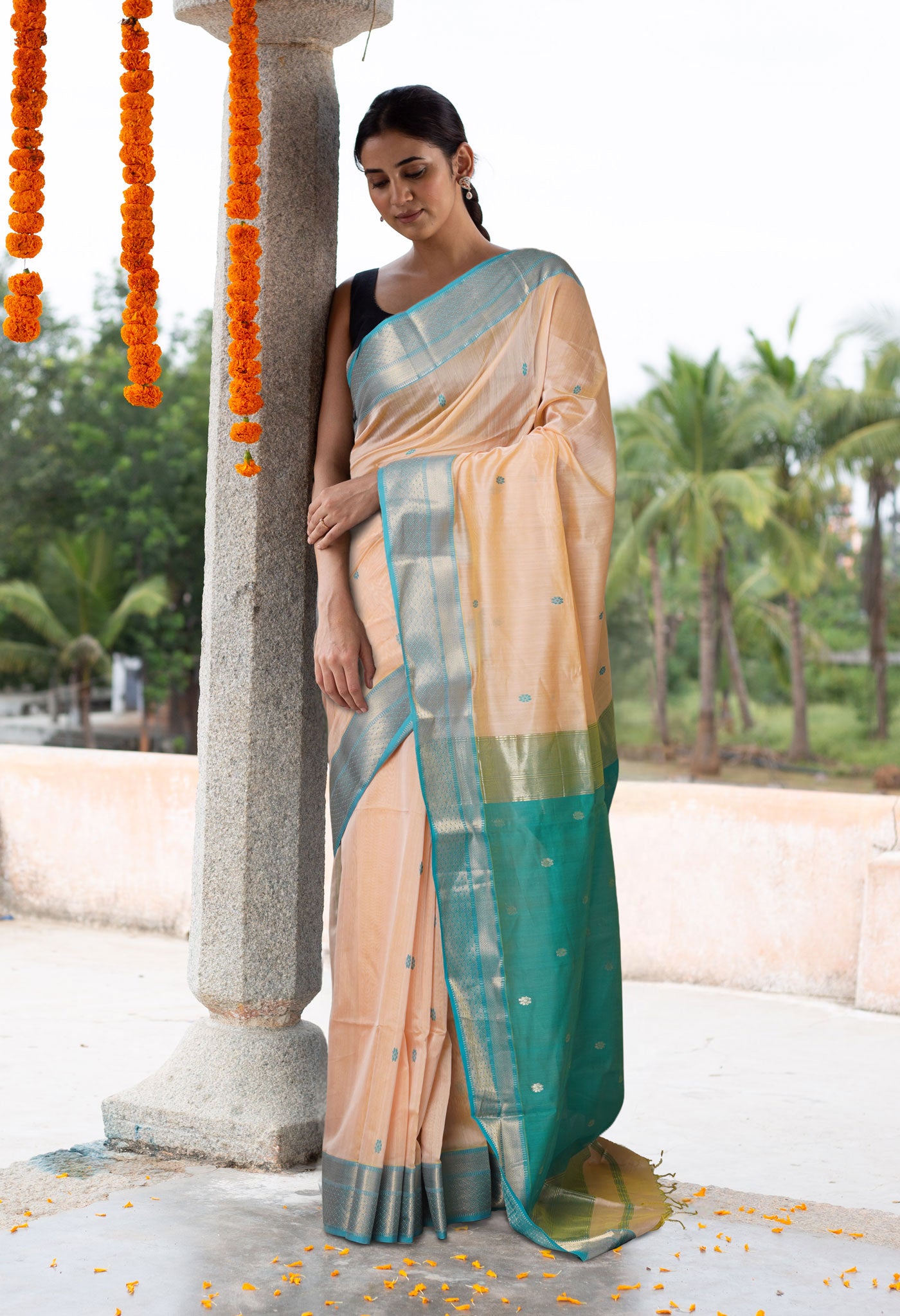 Beige-Turquoise Blue Pure Handloom Maheshwari Sico Saree-UNM80926