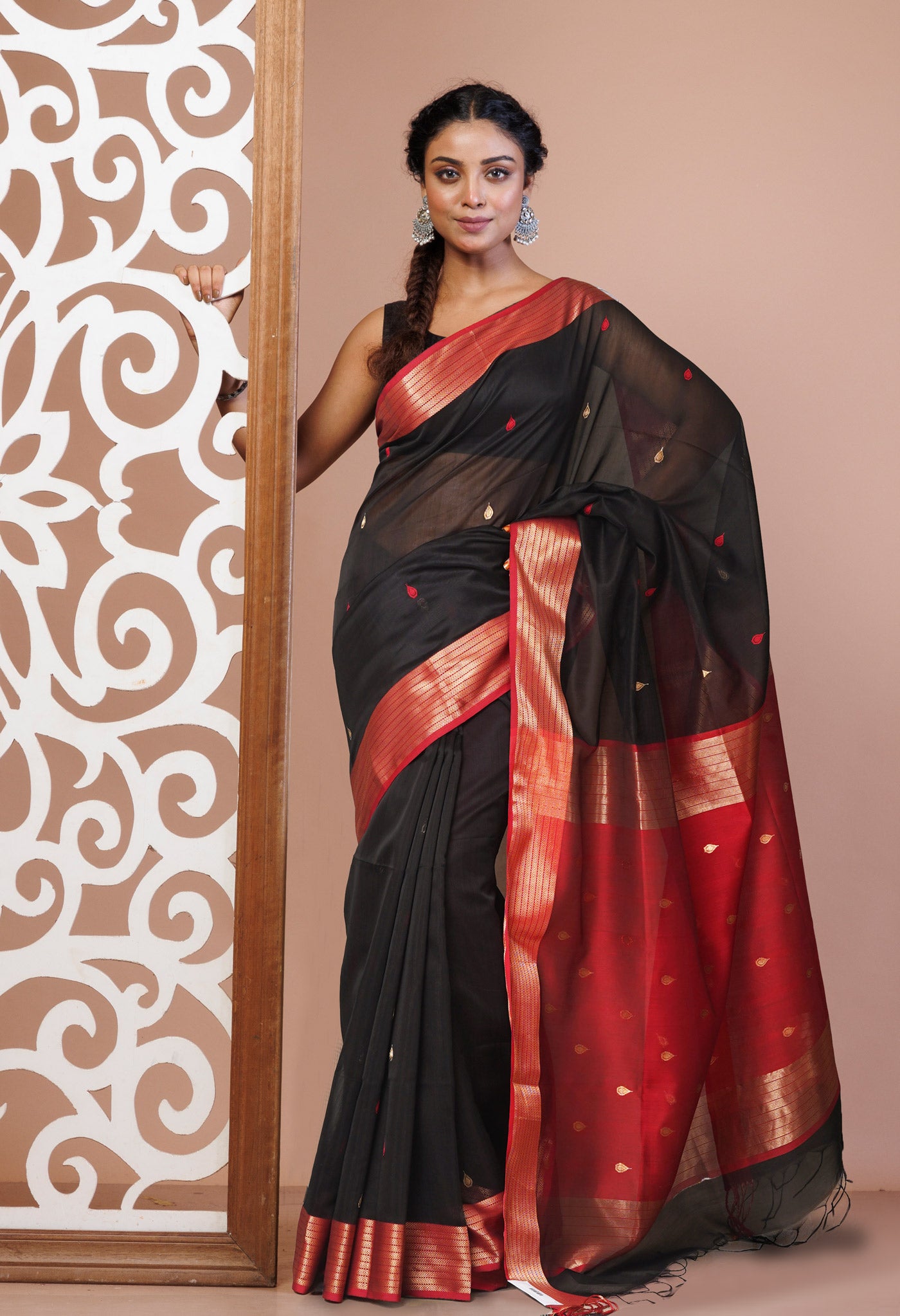 Black-Red Pure Handloom Maheshwari Sico Saree-UNM81353