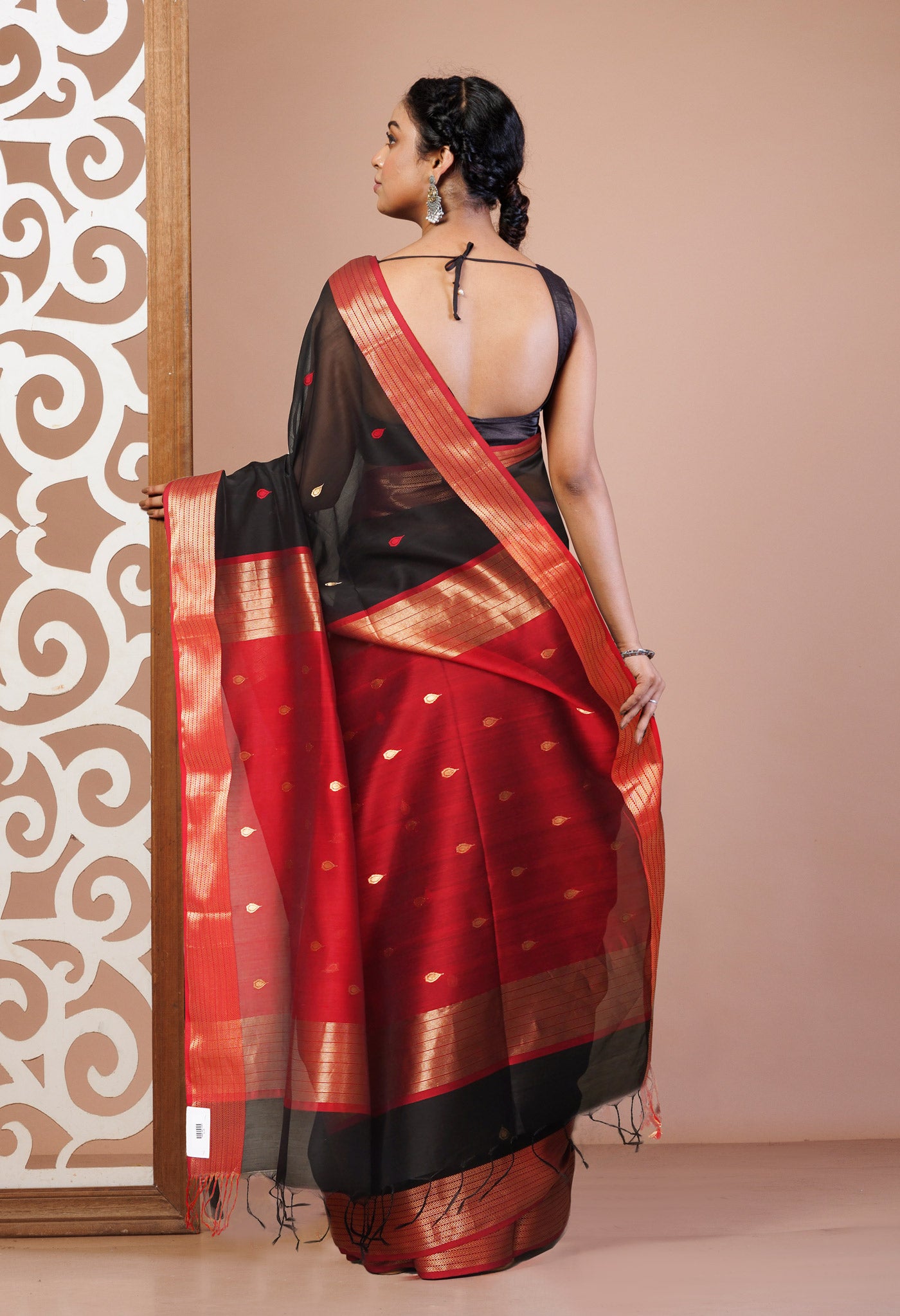 Black-Red Pure Handloom Maheshwari Sico Saree-UNM81353