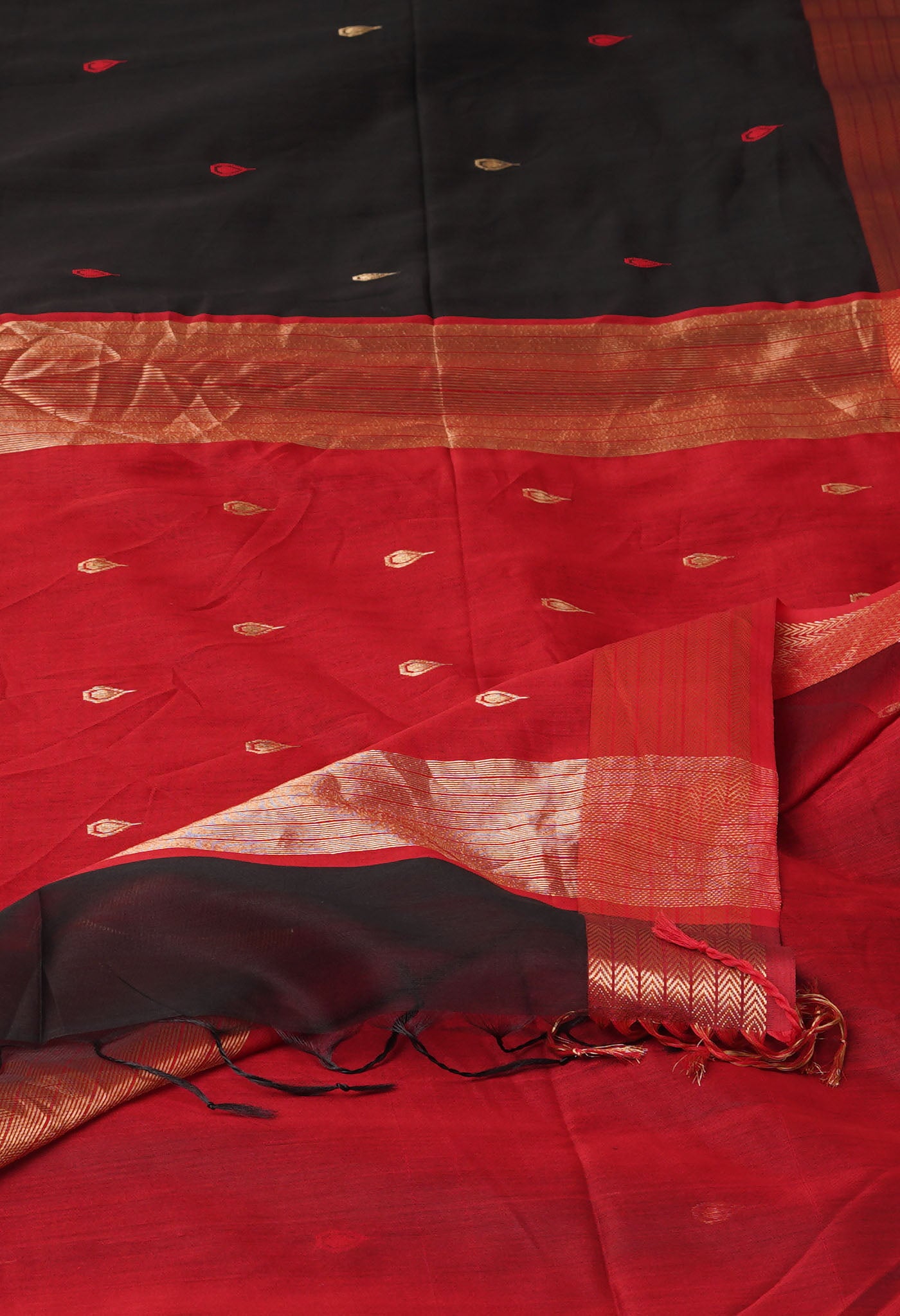 Black-Red Pure Handloom Maheshwari Sico Saree-UNM81353