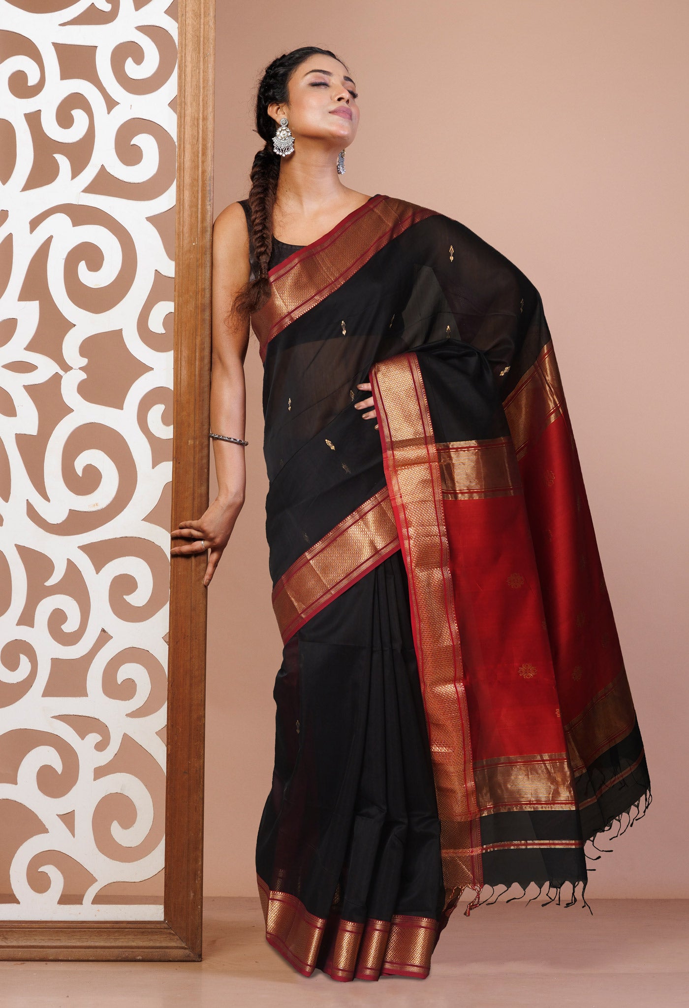 Black-Red Pure Handloom Maheshwari Sico Saree-UNM81375